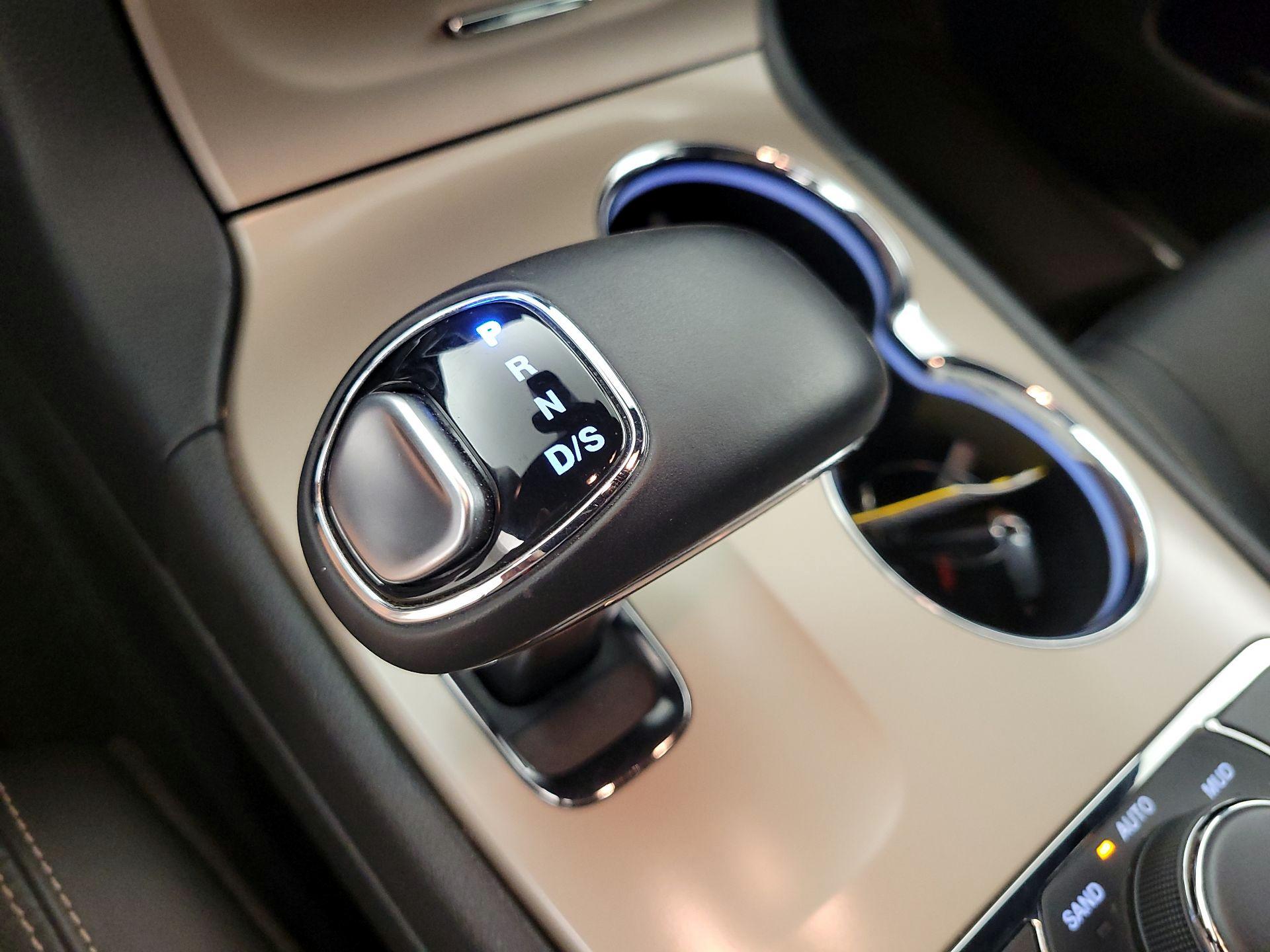 Thumbnail: 2015 Jeep Grand Cherokee - 17