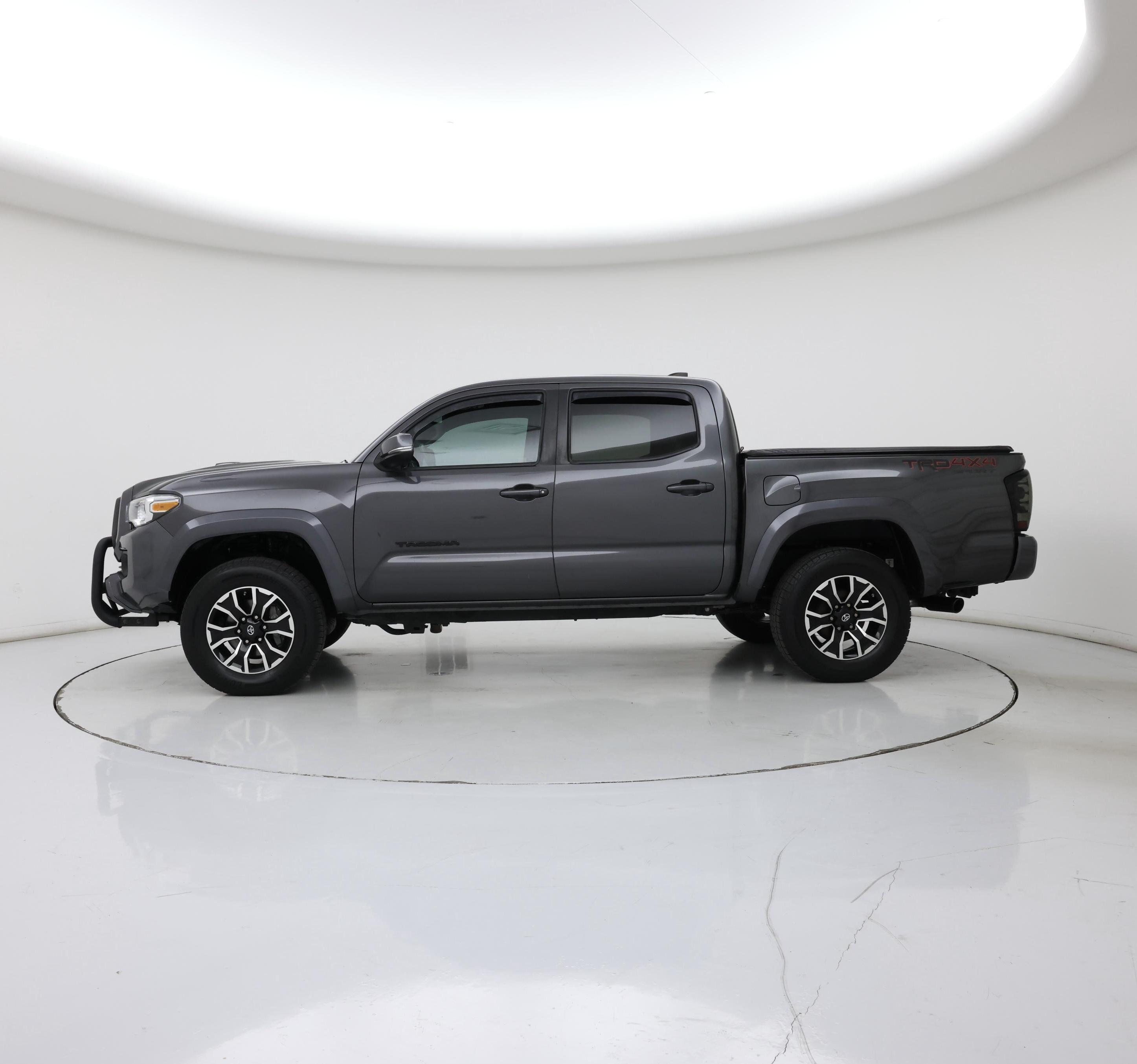 Thumbnail: 2020 Toyota Tacoma - 3
