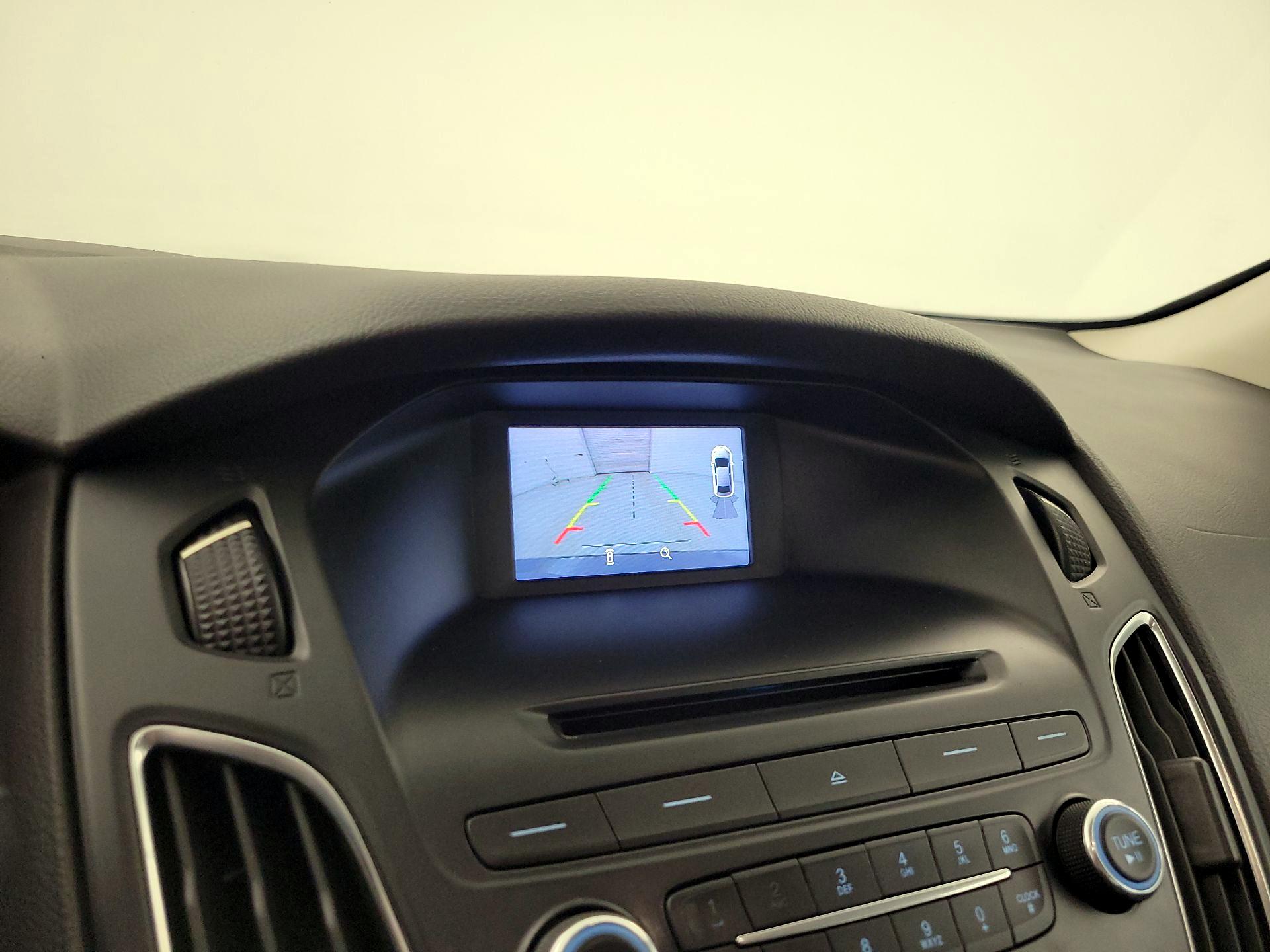 Thumbnail: 2015 Ford Focus - 14