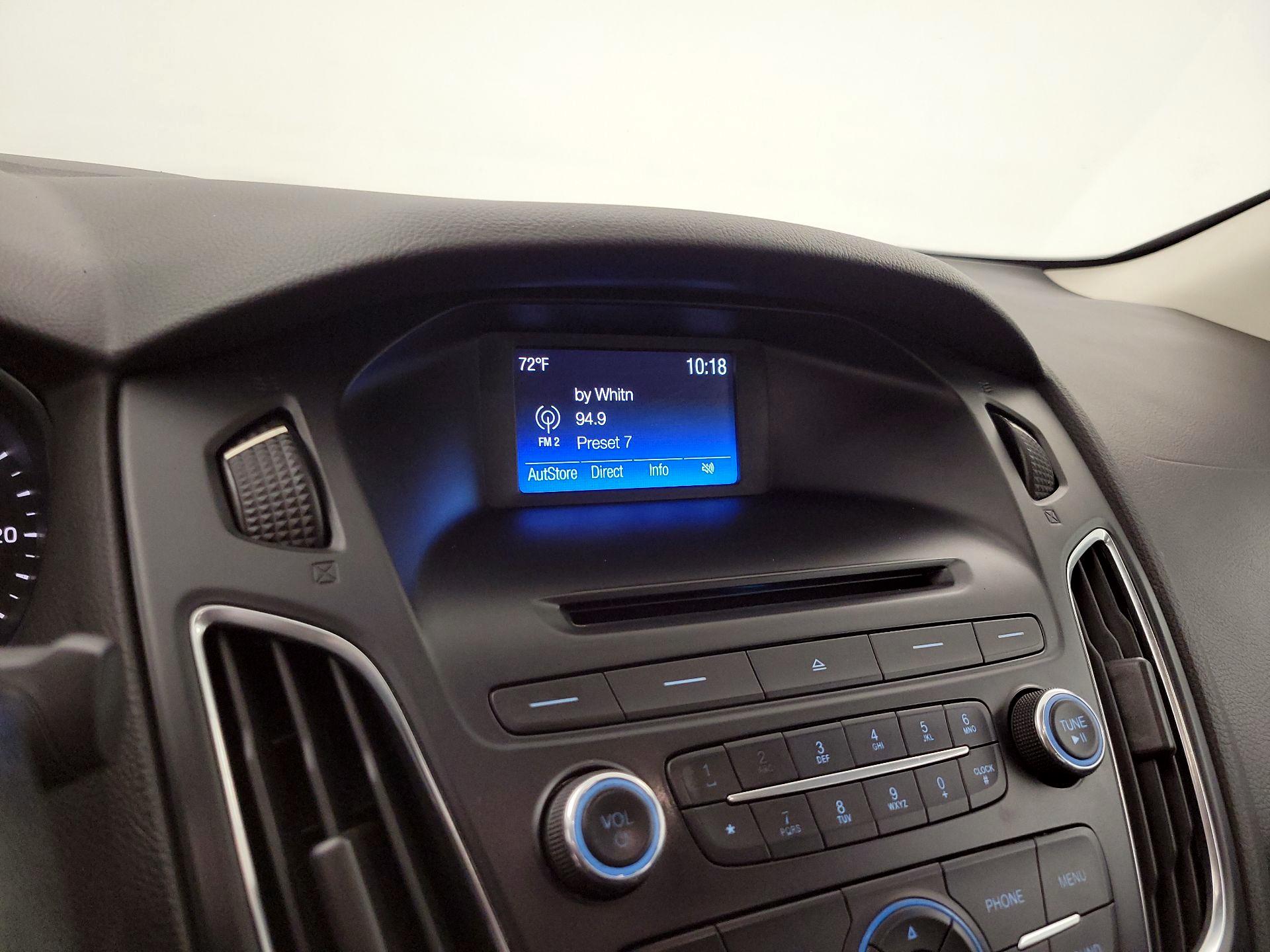 Thumbnail: 2015 Ford Focus - 15