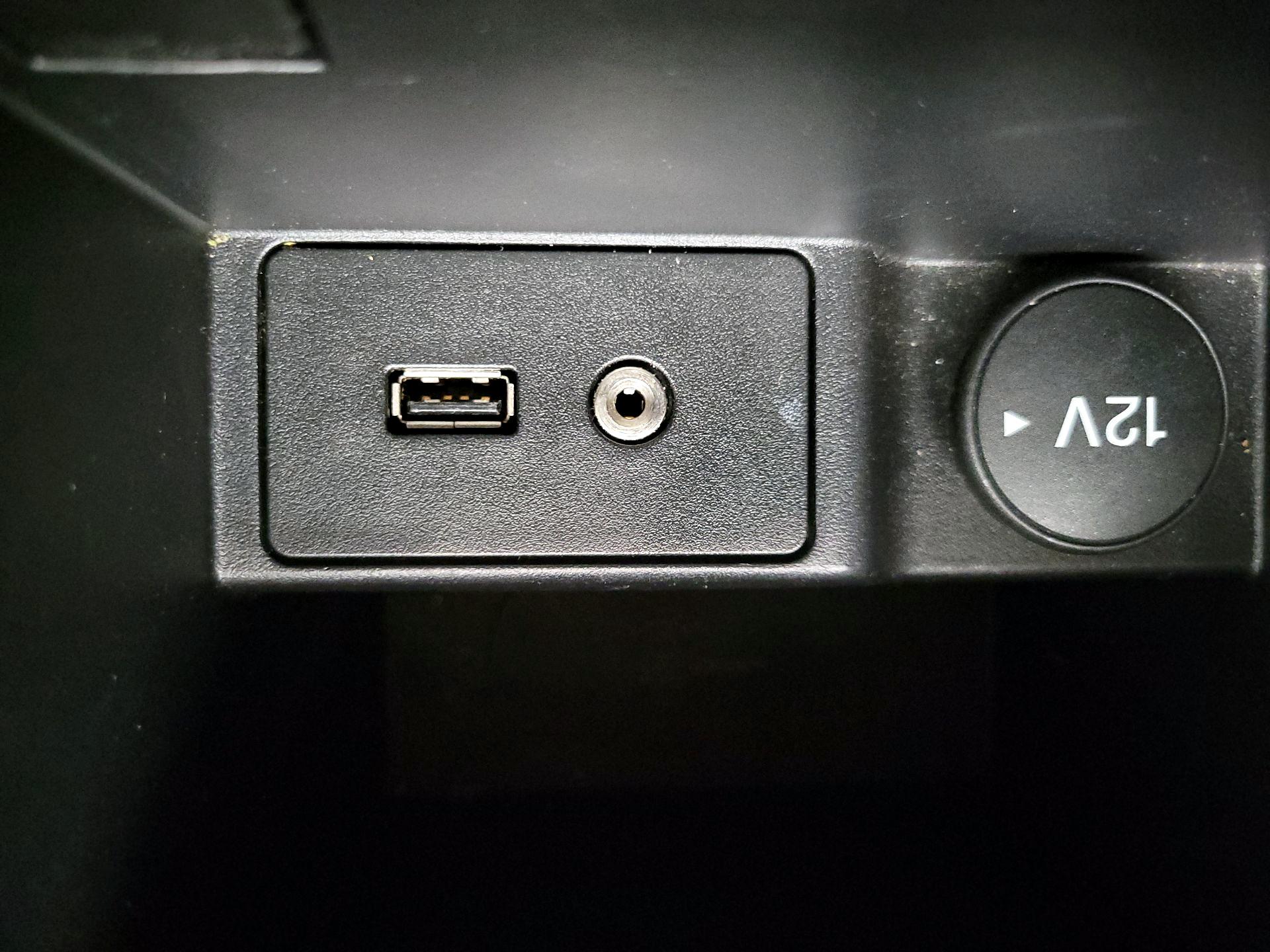 Thumbnail: 2015 Ford Focus - 18