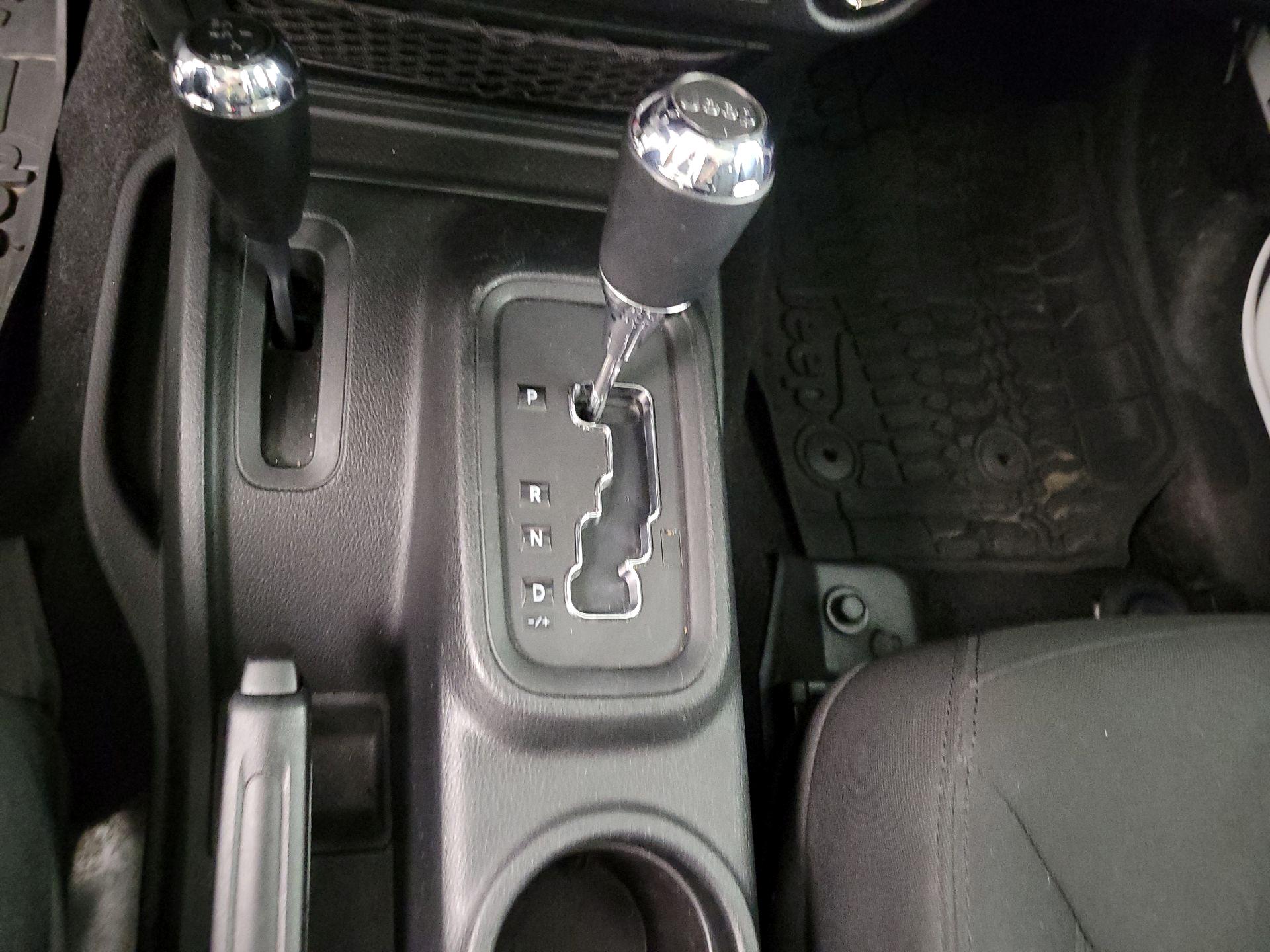 Thumbnail: 2016 Jeep Wrangler - 15