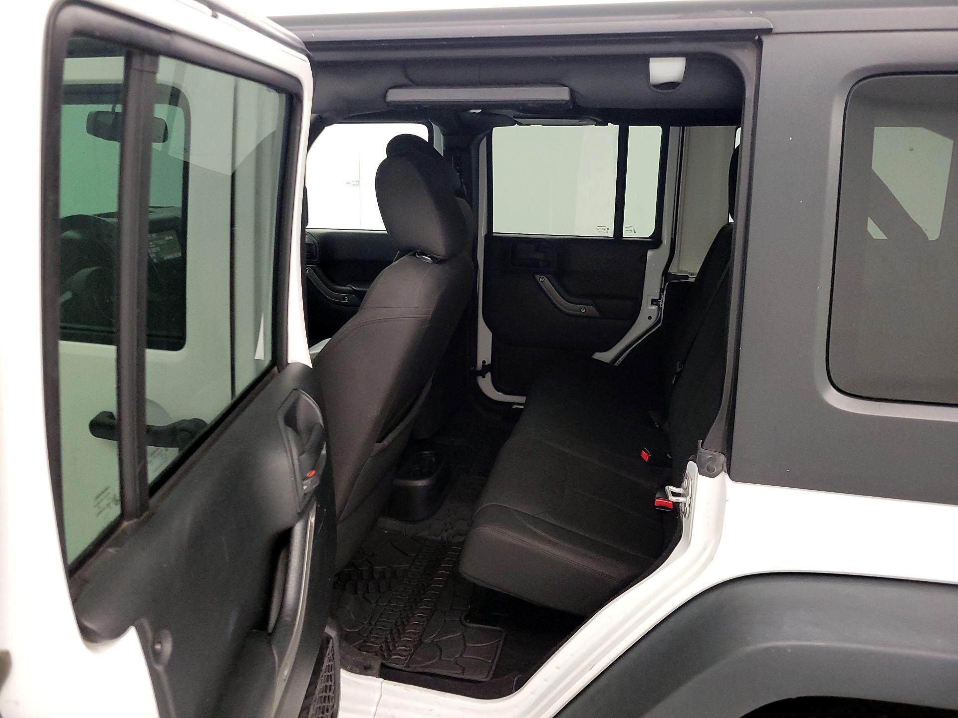 Thumbnail: 2016 Jeep Wrangler - 16