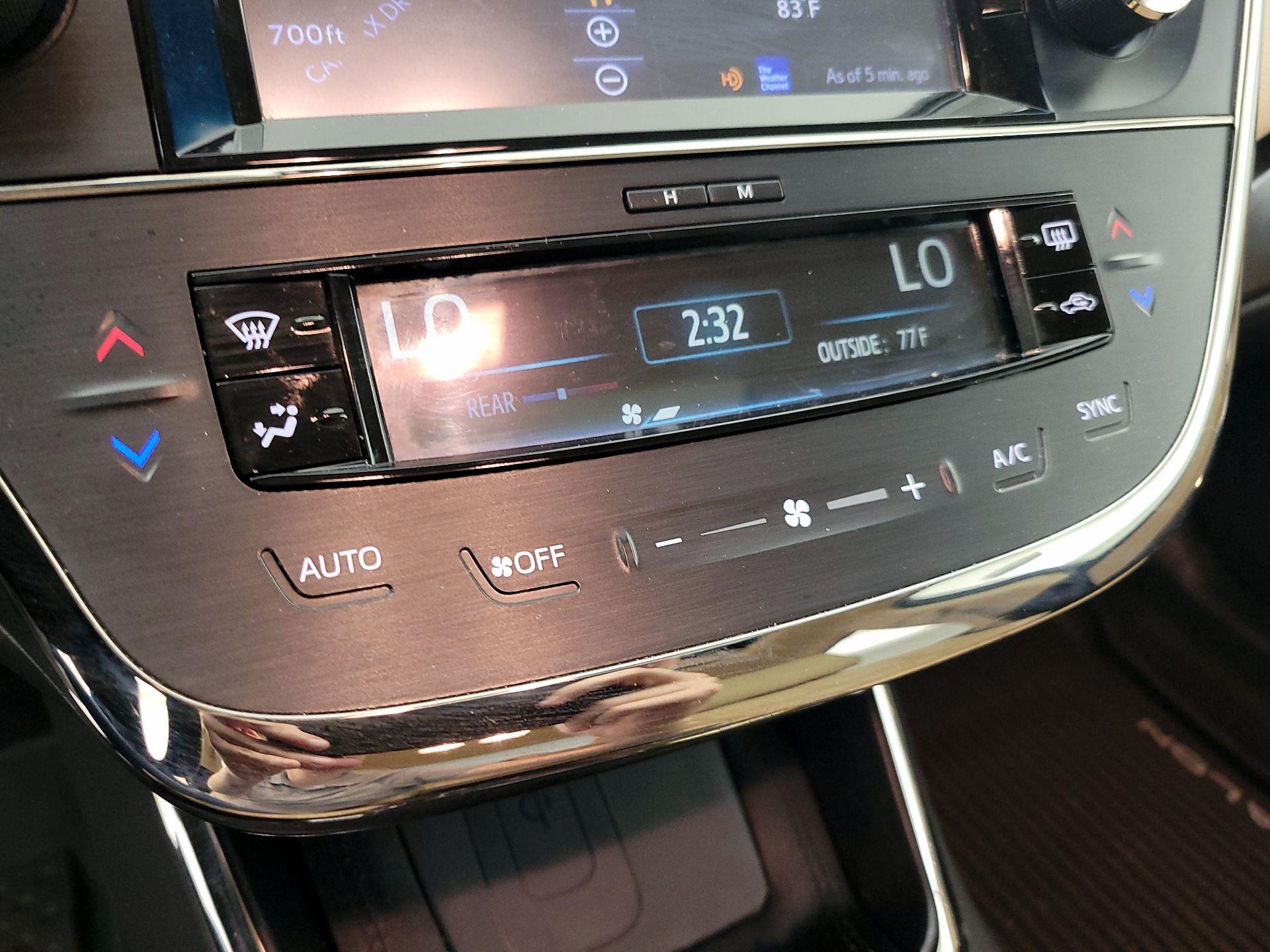 Thumbnail: 2016 Toyota Avalon - 17
