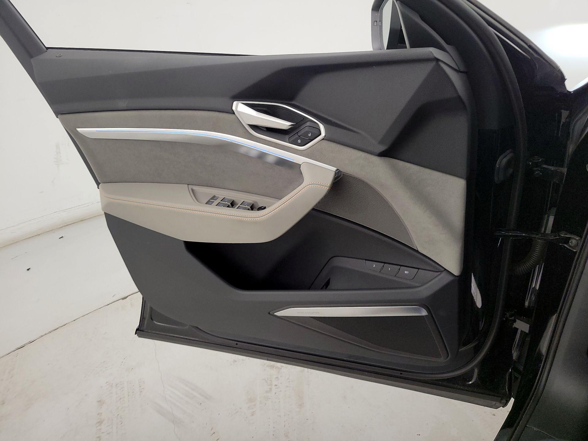 Thumbnail: 2024 Audi Q8 e-tron - 12