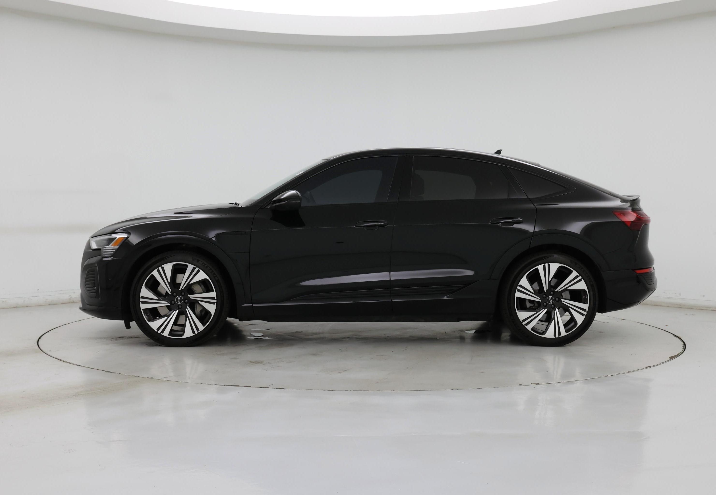 Thumbnail: 2024 Audi Q8 e-tron - 3