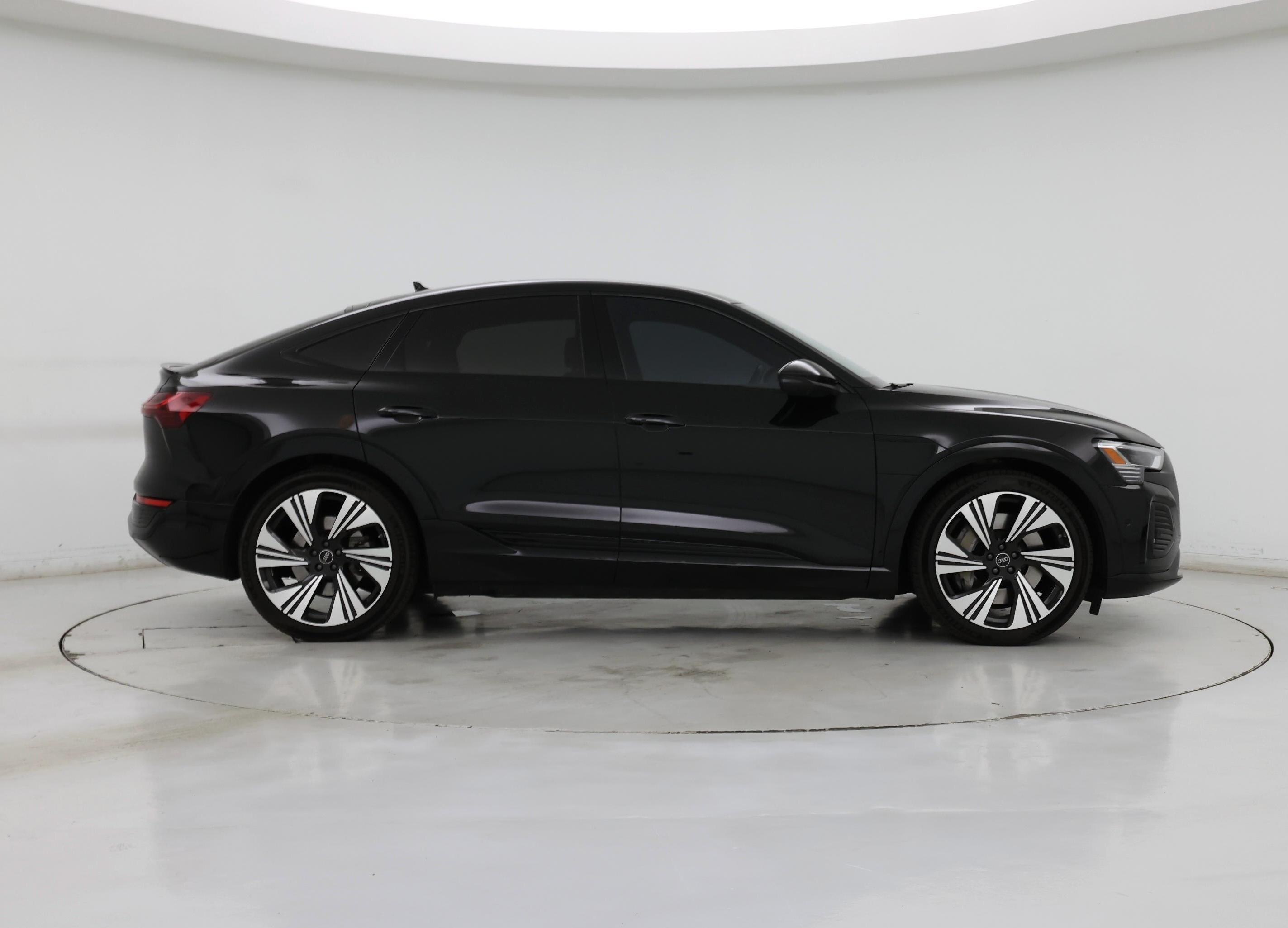 Thumbnail: 2024 Audi Q8 e-tron - 7