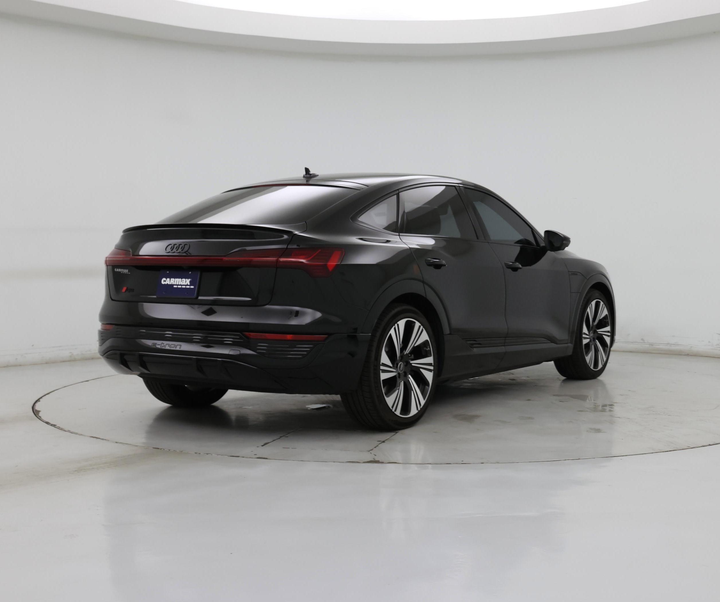 Thumbnail: 2024 Audi Q8 e-tron - 8