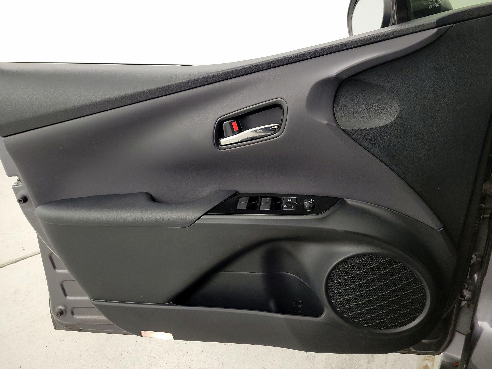 Thumbnail: 2022 Toyota Prius - 12