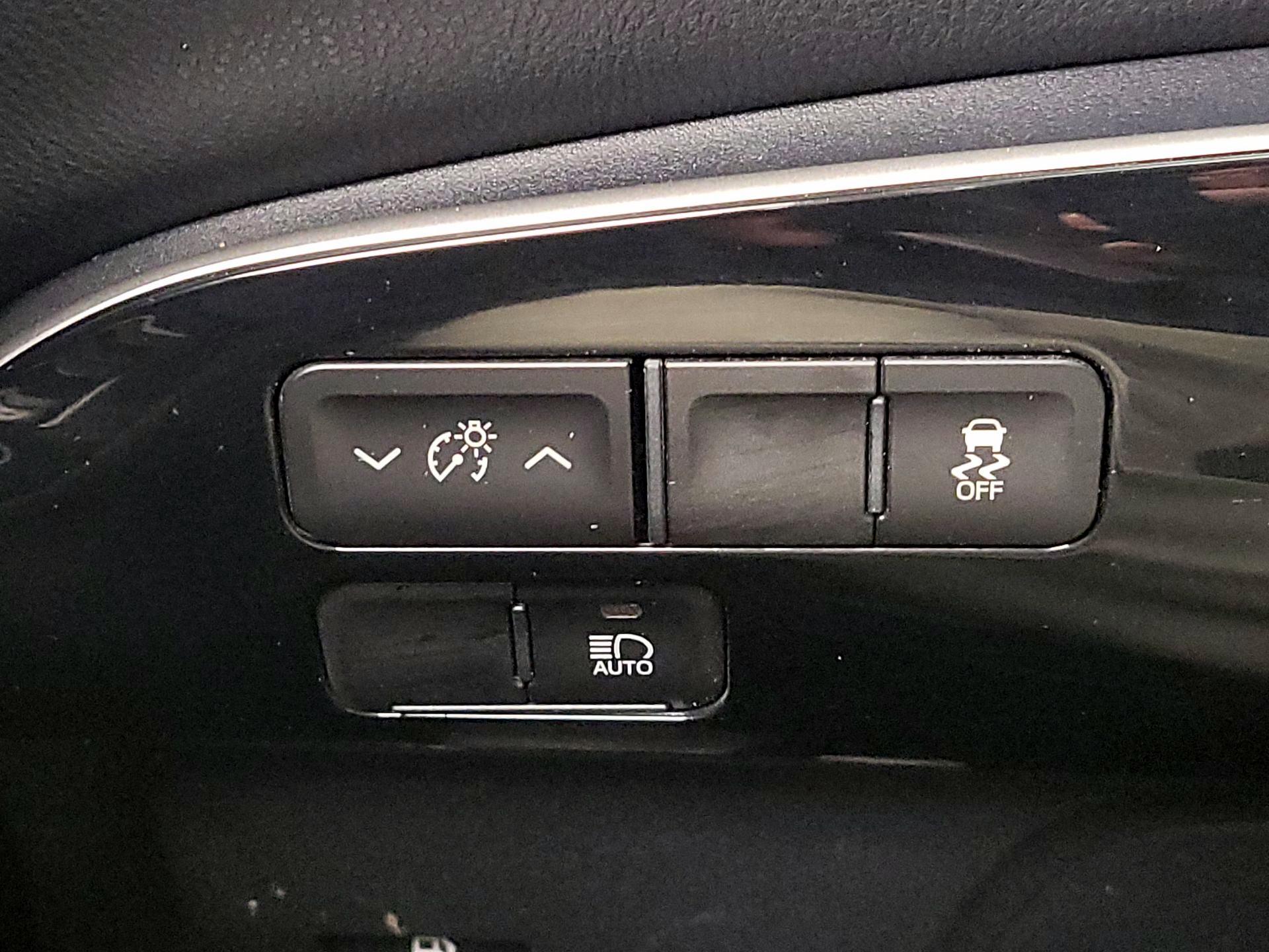 Thumbnail: 2022 Toyota Prius - 13