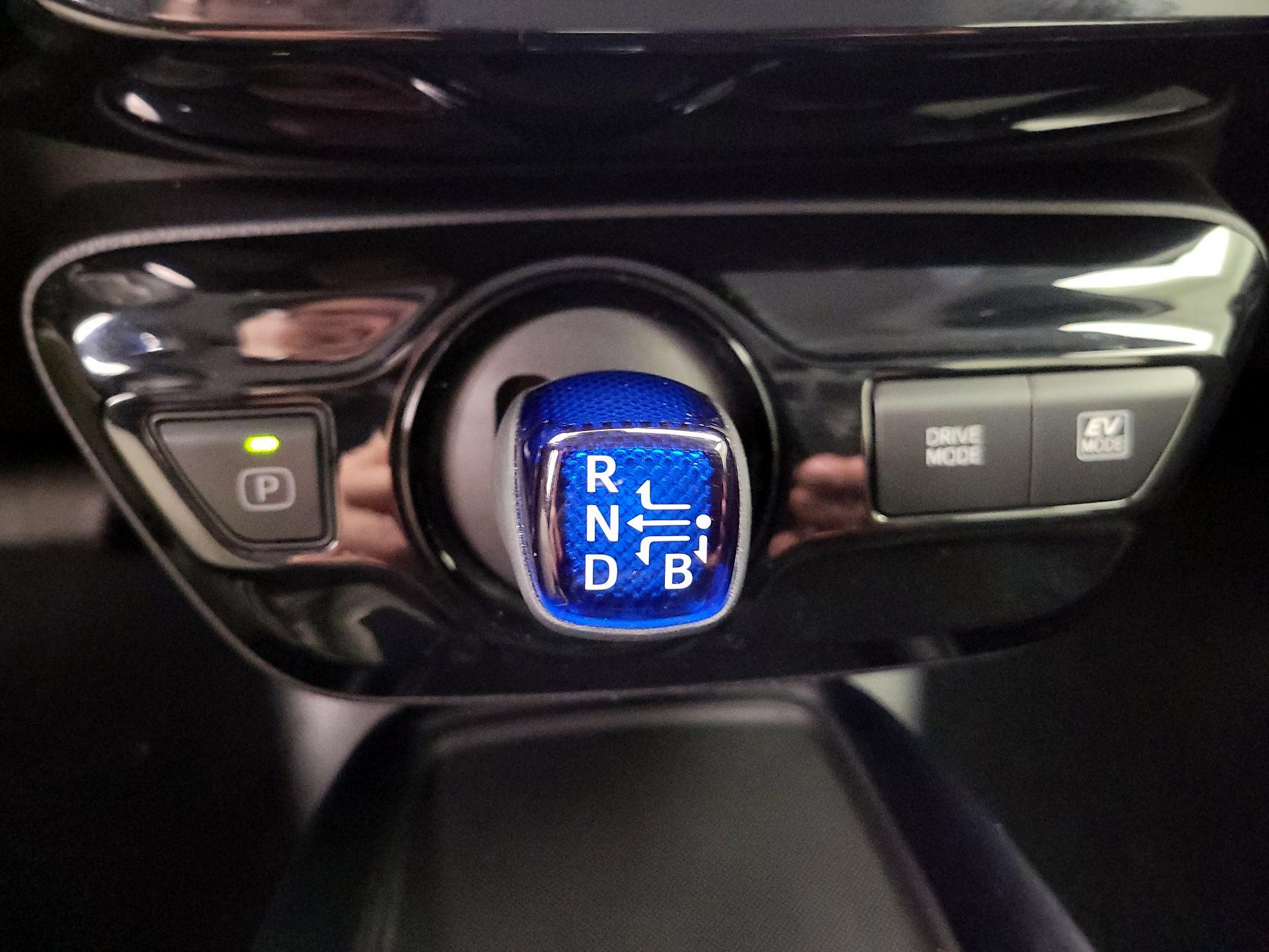 Thumbnail: 2022 Toyota Prius - 17