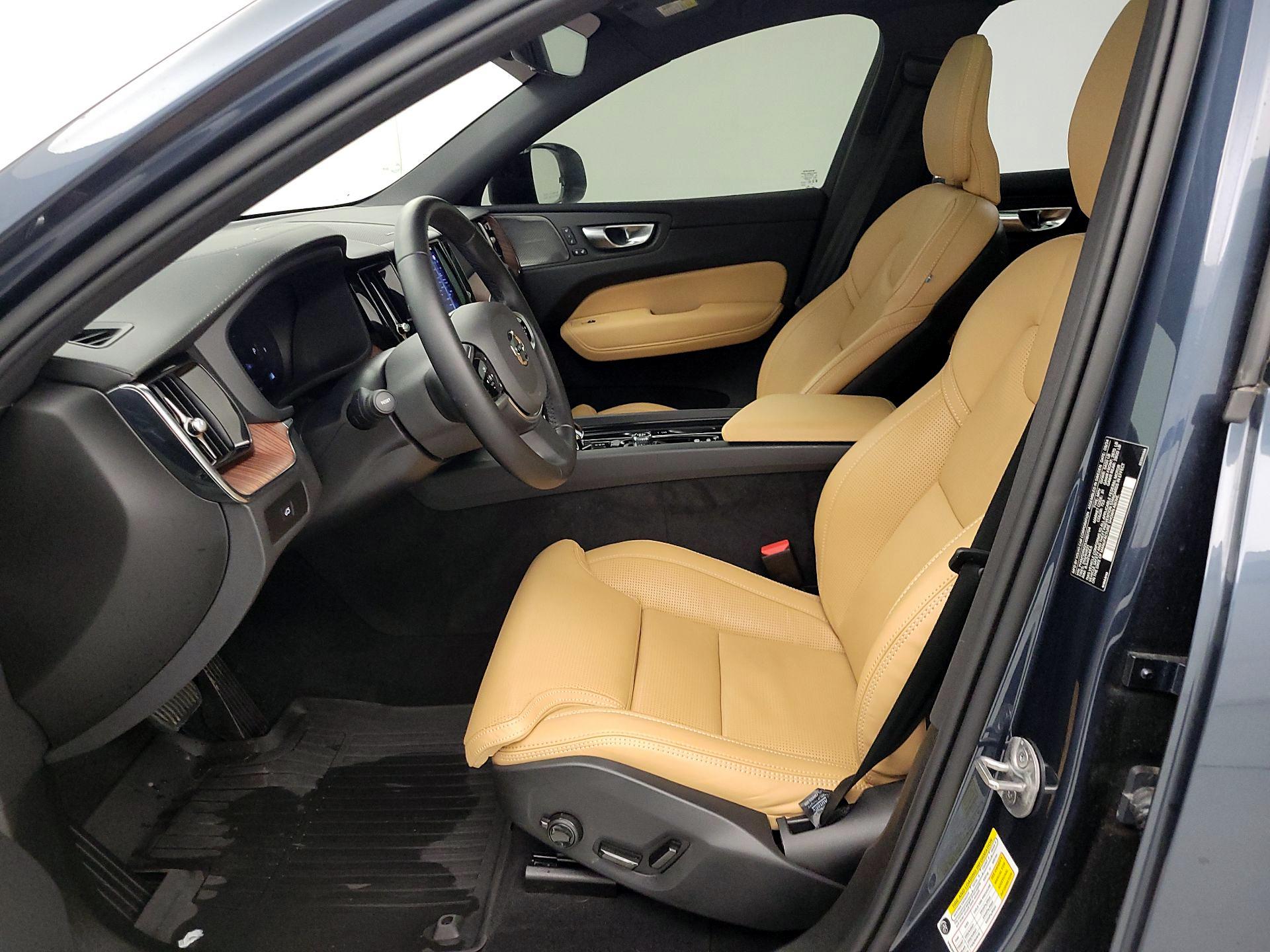 Thumbnail: 2025 Volvo XC60 - 11