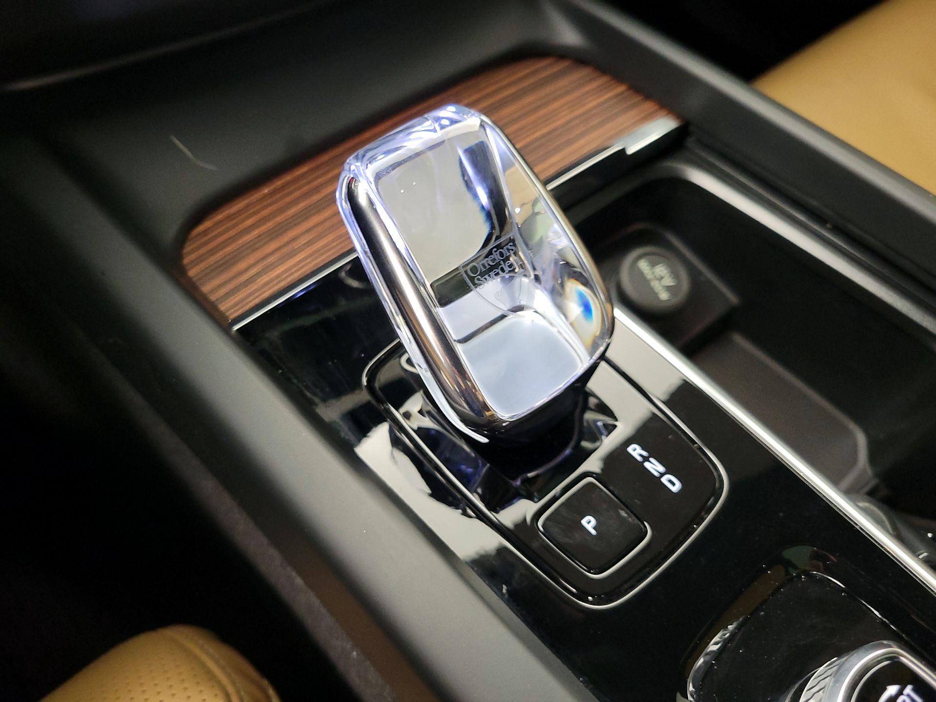 Thumbnail: 2025 Volvo XC60 - 18