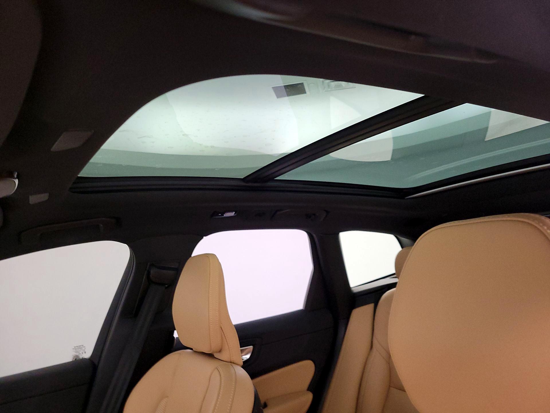 Thumbnail: 2025 Volvo XC60 - 20