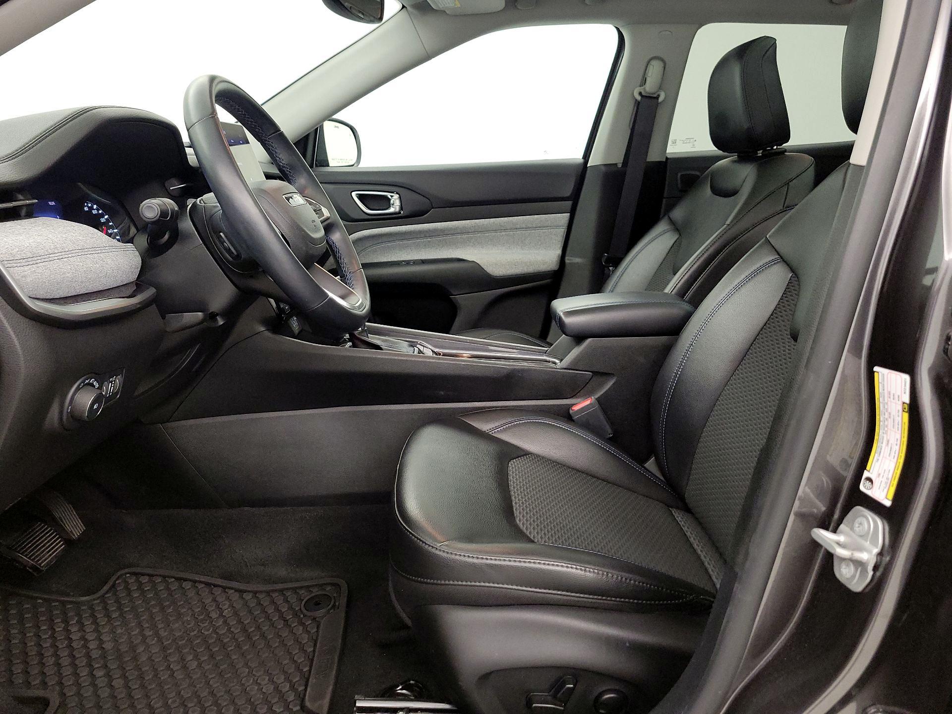 Thumbnail: 2022 Jeep Compass - 11