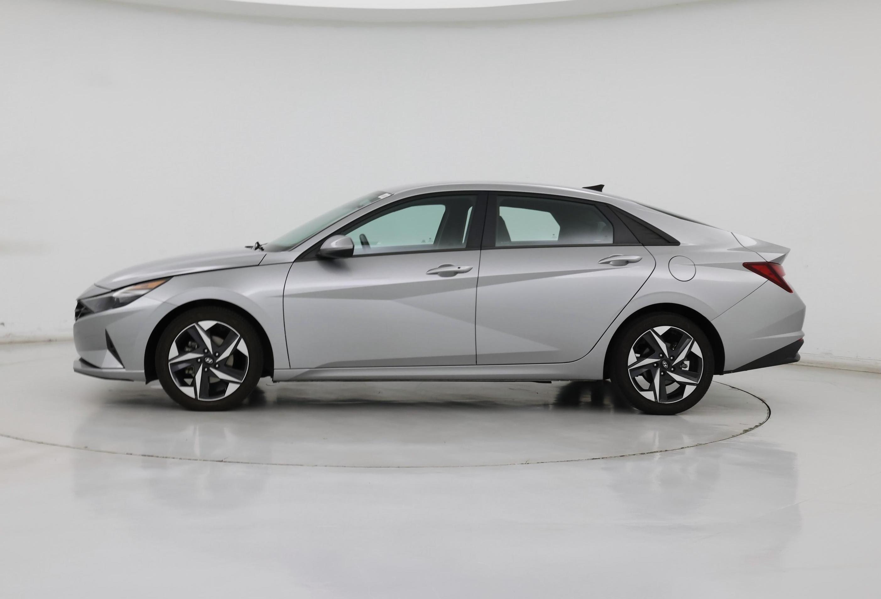 Thumbnail: 2023 Hyundai Elantra - 3