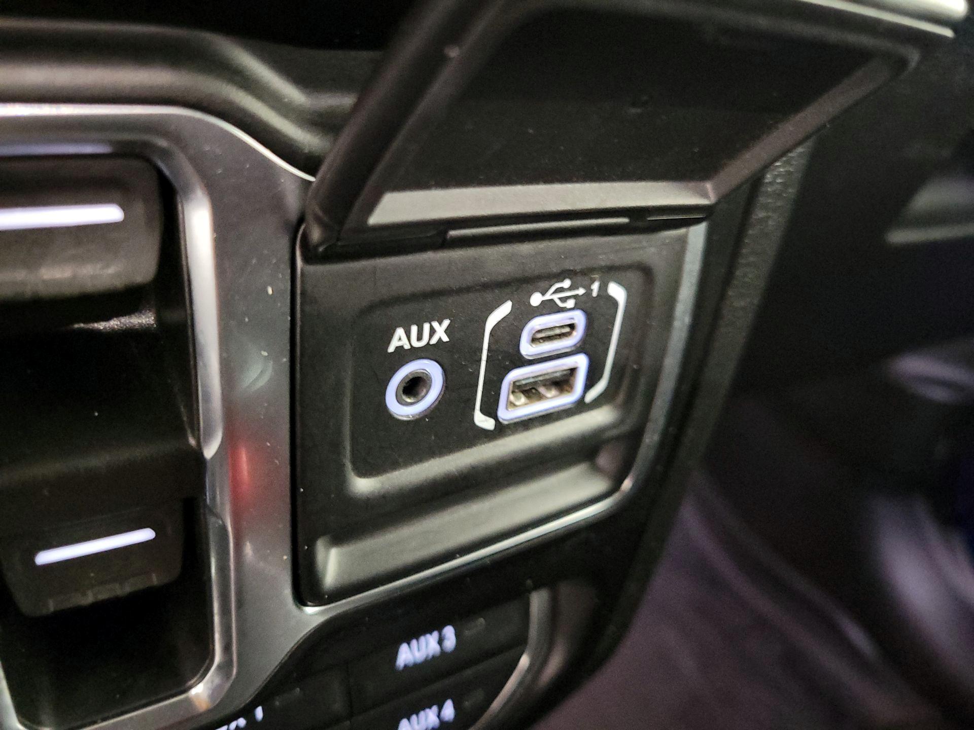 Thumbnail: 2021 Jeep Wrangler - 19