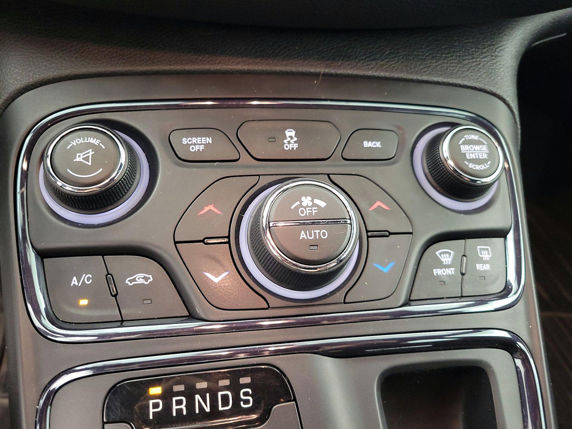 Thumbnail: 2016 Chrysler 200 - 16