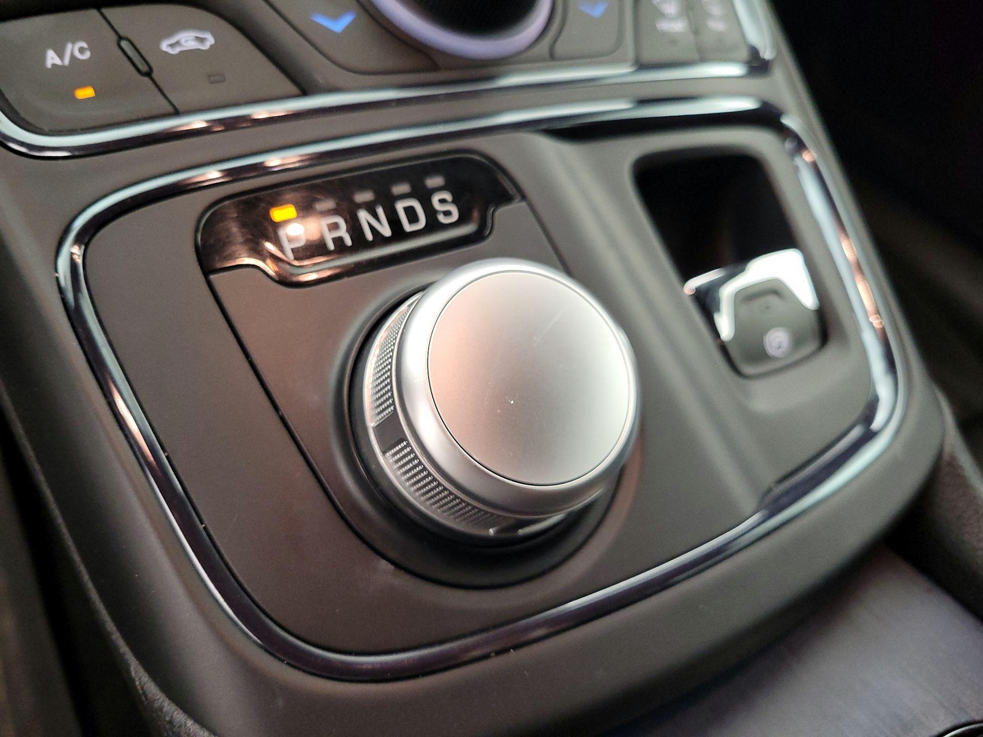 Thumbnail: 2016 Chrysler 200 - 17