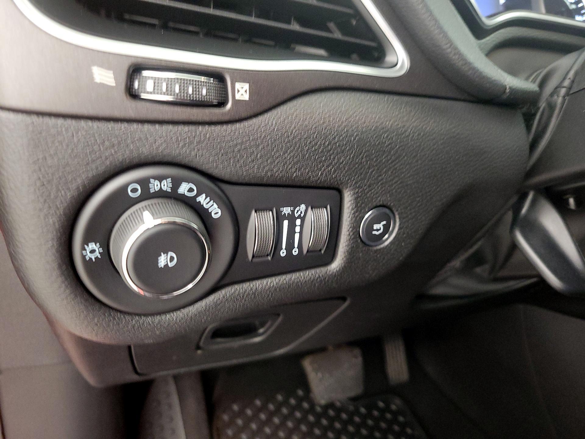 Thumbnail: 2021 Jeep Cherokee - 13