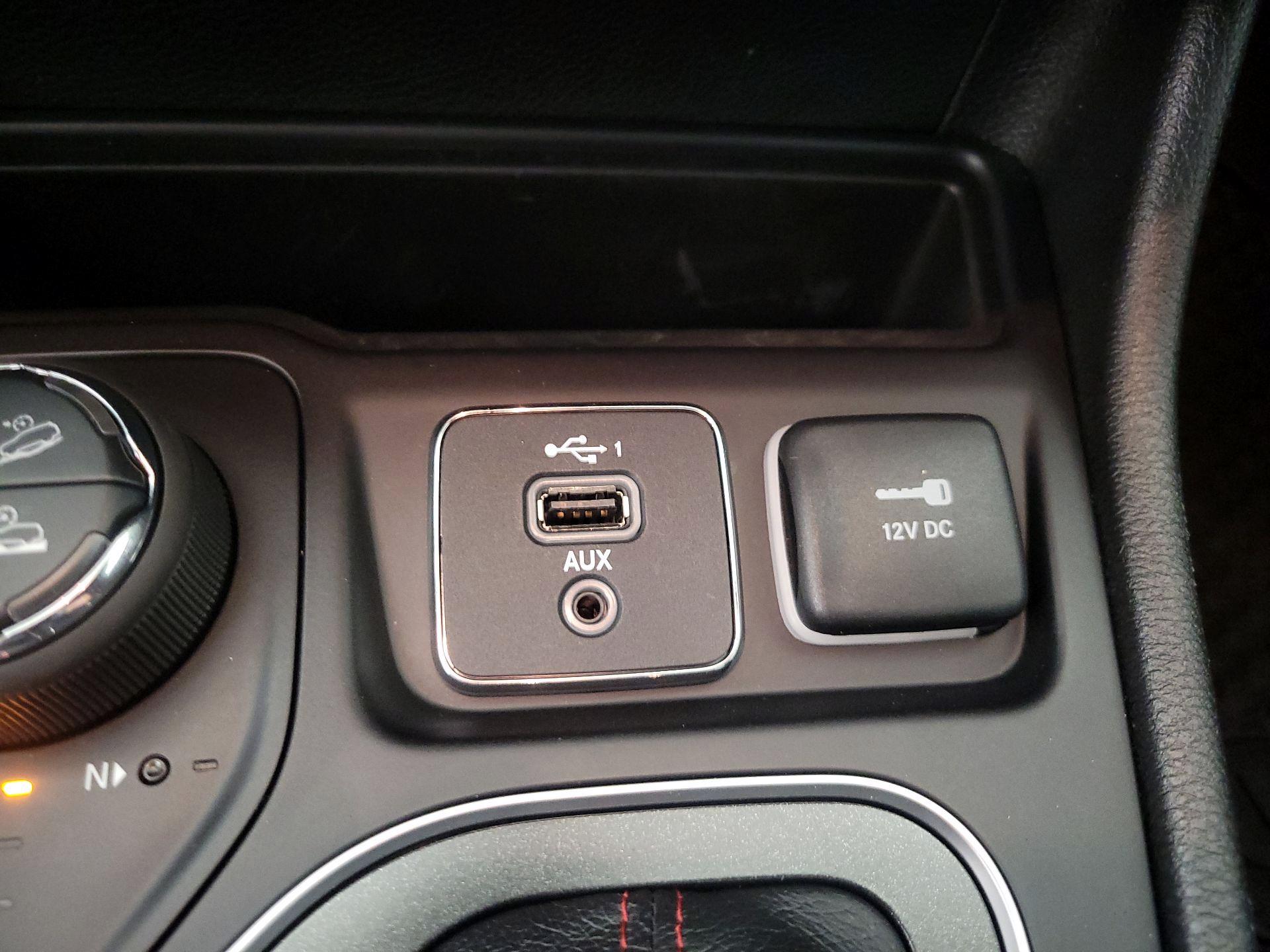 Thumbnail: 2021 Jeep Cherokee - 18