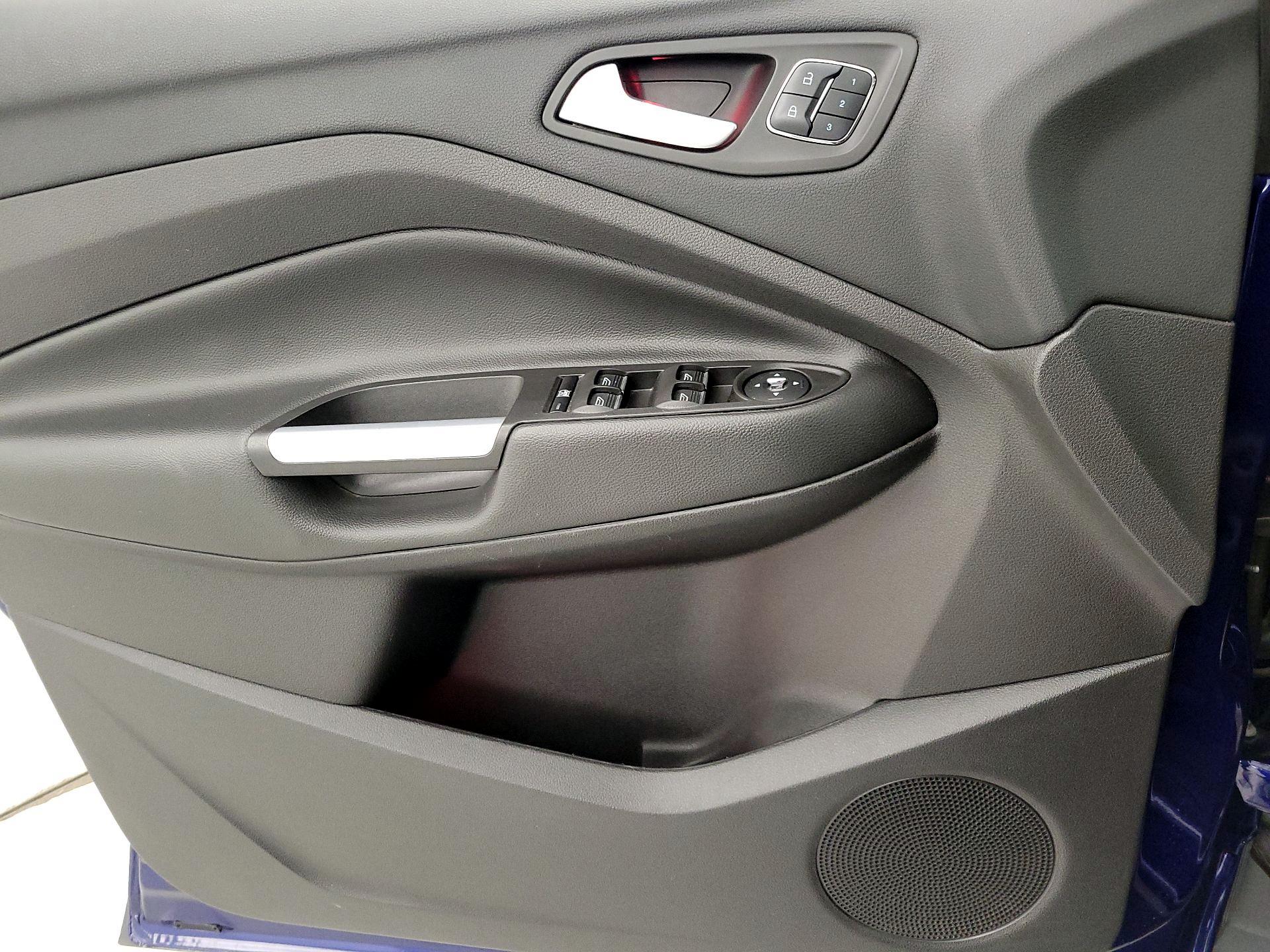 Thumbnail: 2016 Ford Escape - 12
