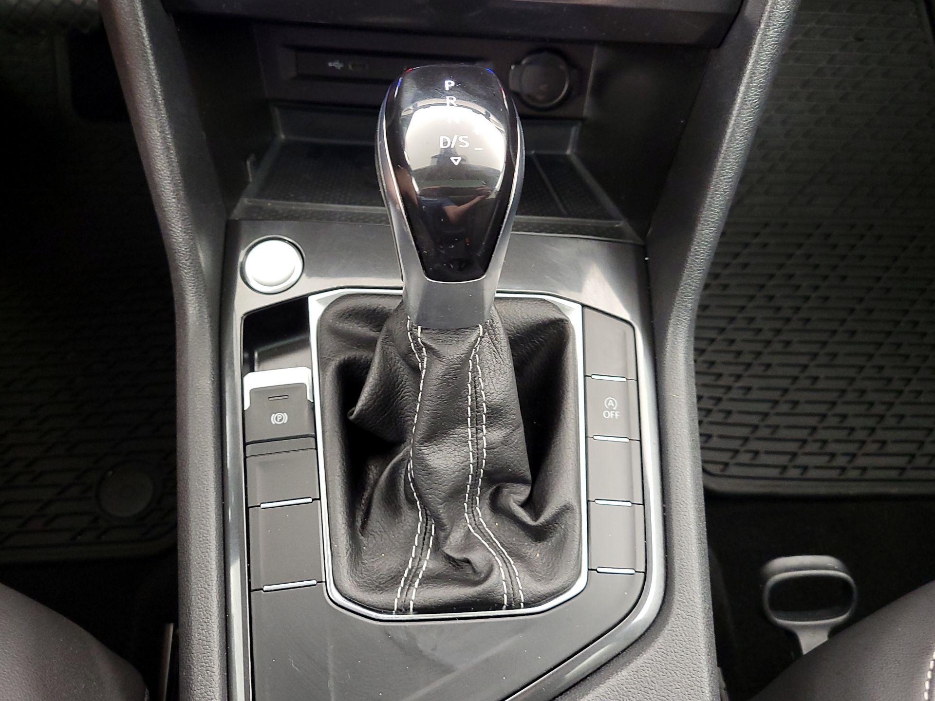 Thumbnail: 2023 Volkswagen Tiguan - 17