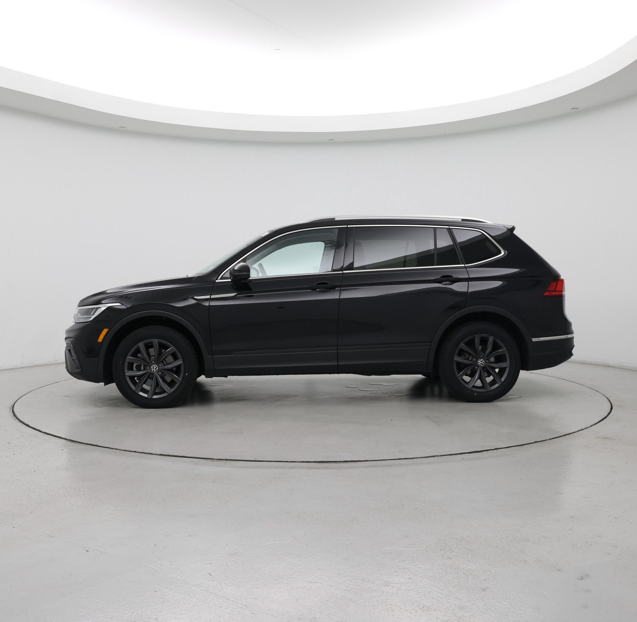 Thumbnail: 2023 Volkswagen Tiguan - 3