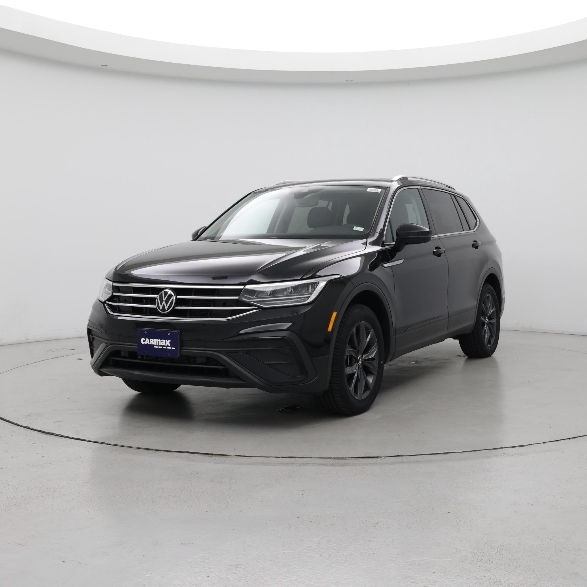 Thumbnail: 2023 Volkswagen Tiguan - 4