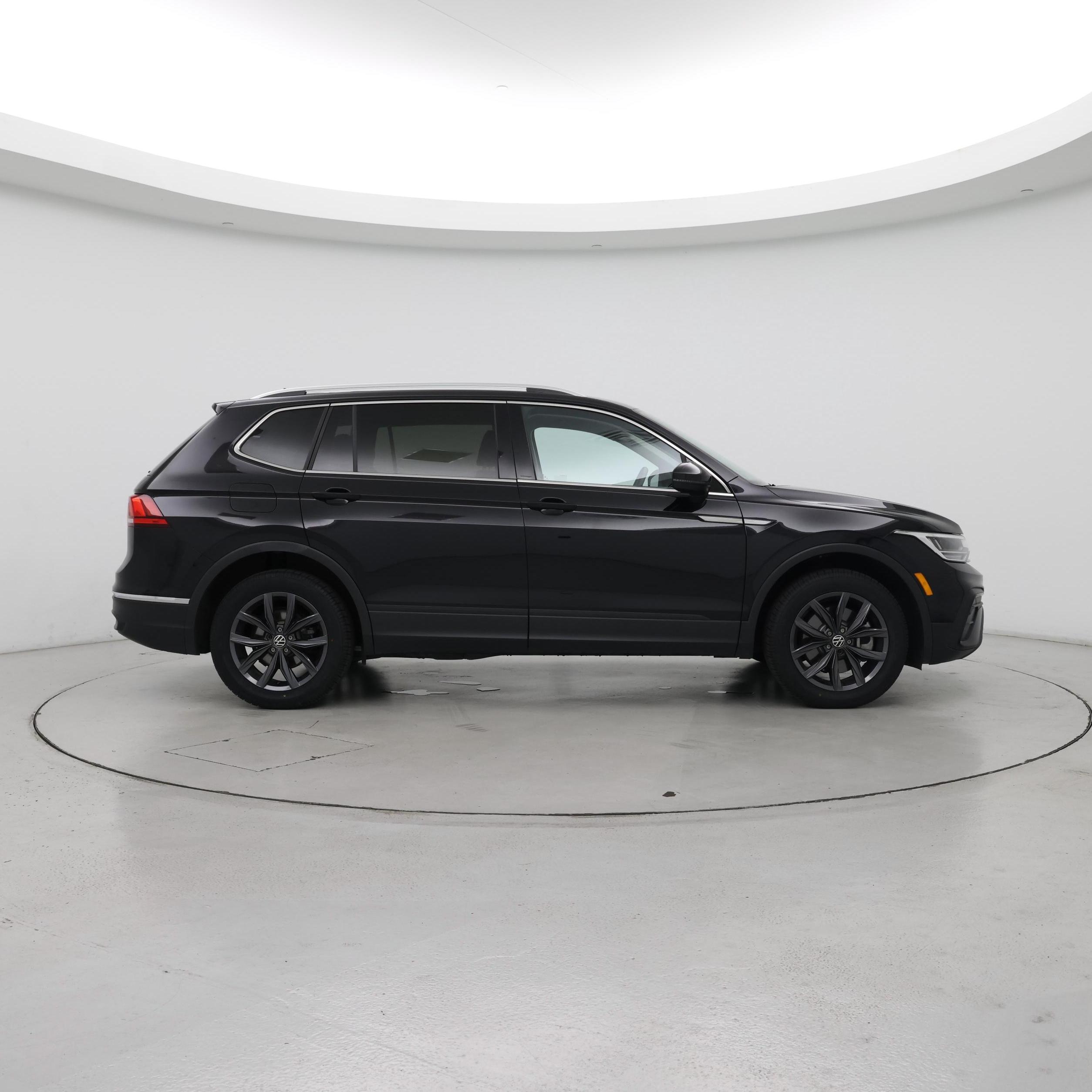 Thumbnail: 2023 Volkswagen Tiguan - 7