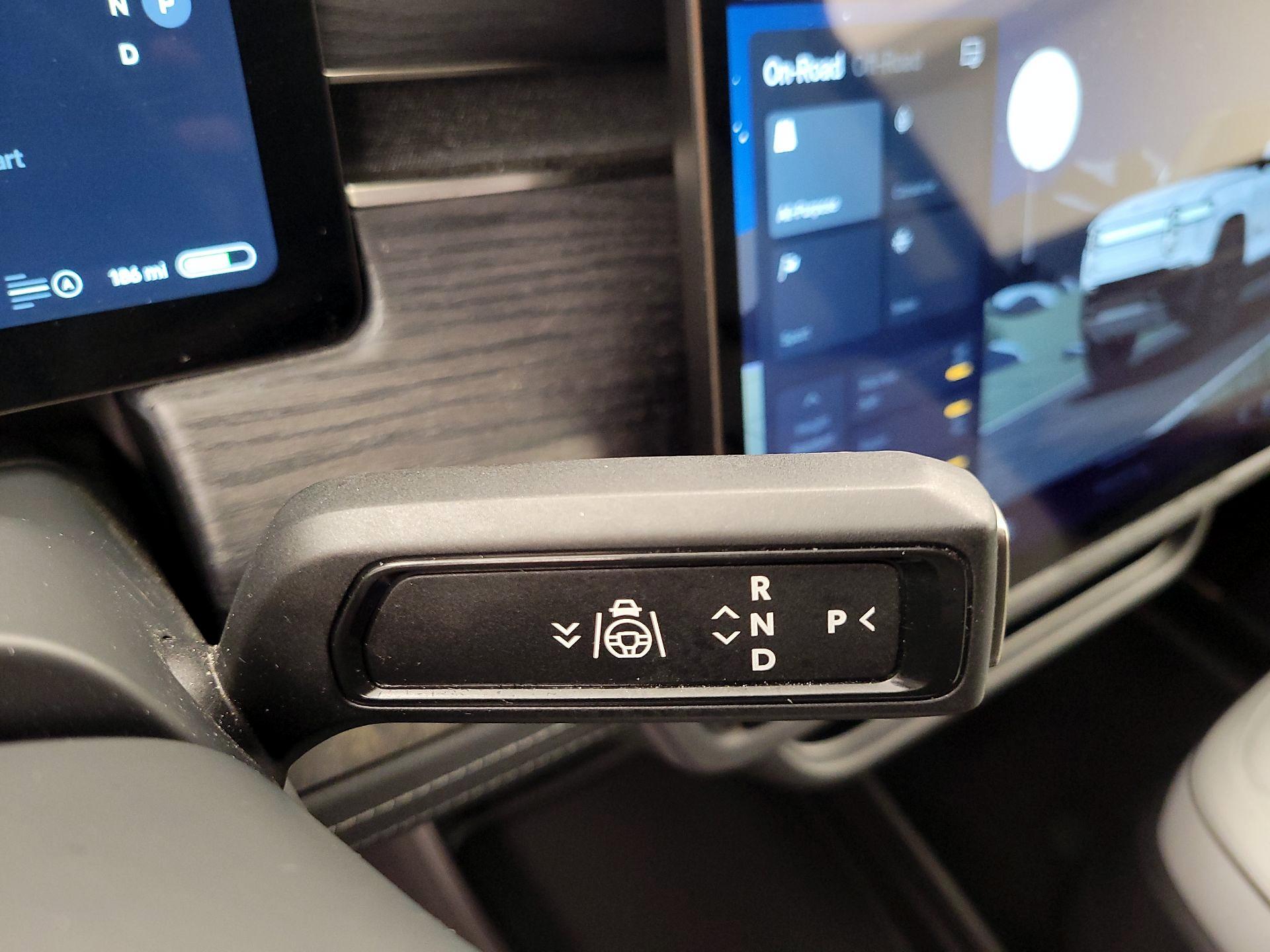 Thumbnail: 2023 Rivian R1S - 18