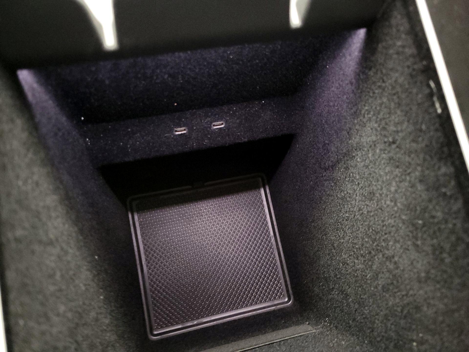 Thumbnail: 2023 Rivian R1S - 19