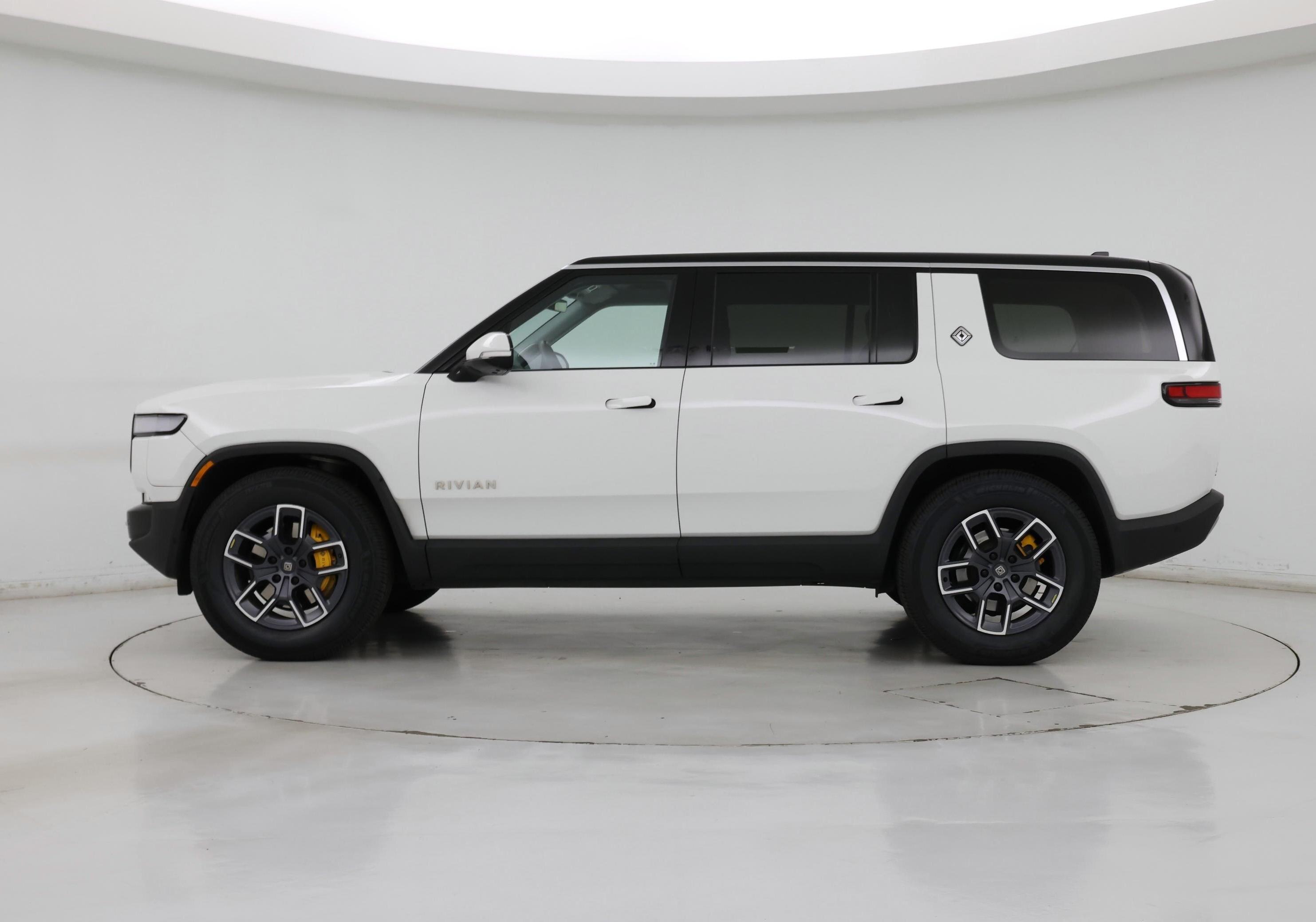 Thumbnail: 2023 Rivian R1S - 3