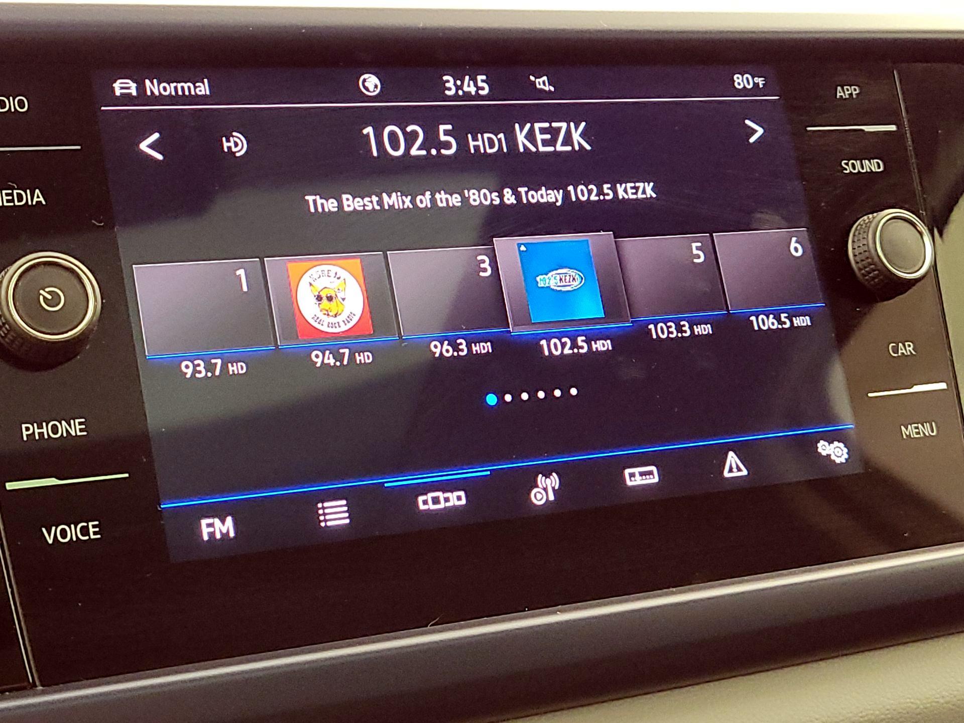 Thumbnail: 2023 Volkswagen Taos - 15