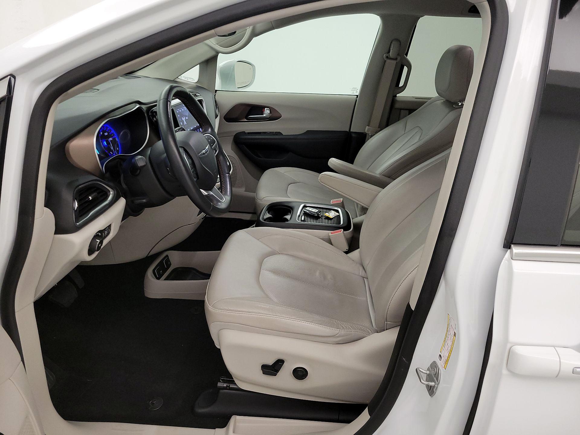 Thumbnail: 2018 Chrysler Pacifica - 11