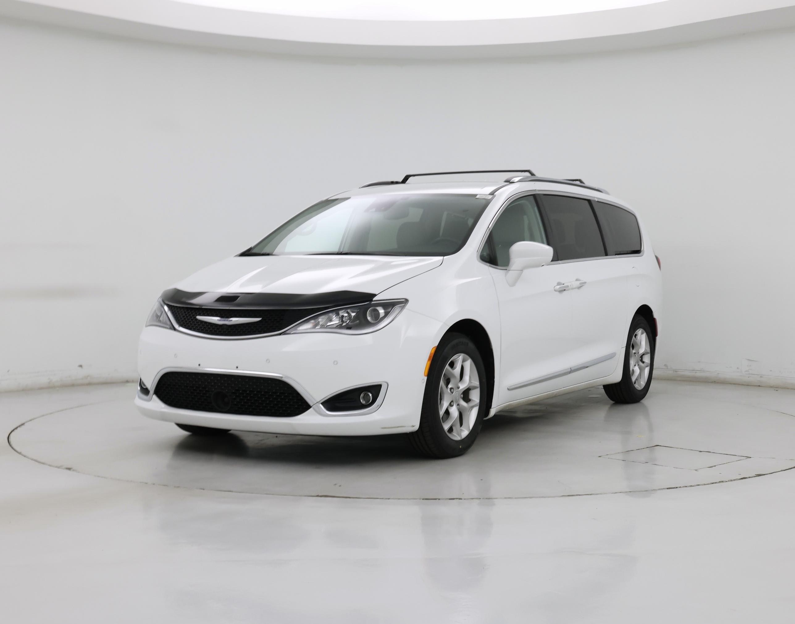 Thumbnail: 2018 Chrysler Pacifica - 4