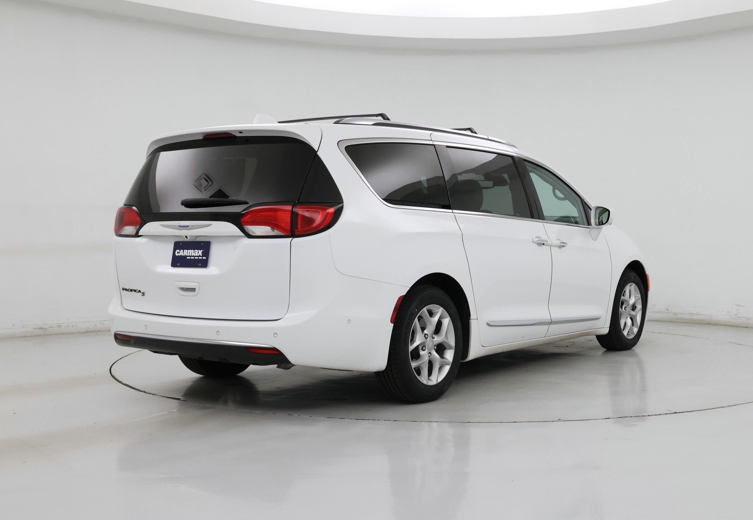 Thumbnail: 2018 Chrysler Pacifica - 8