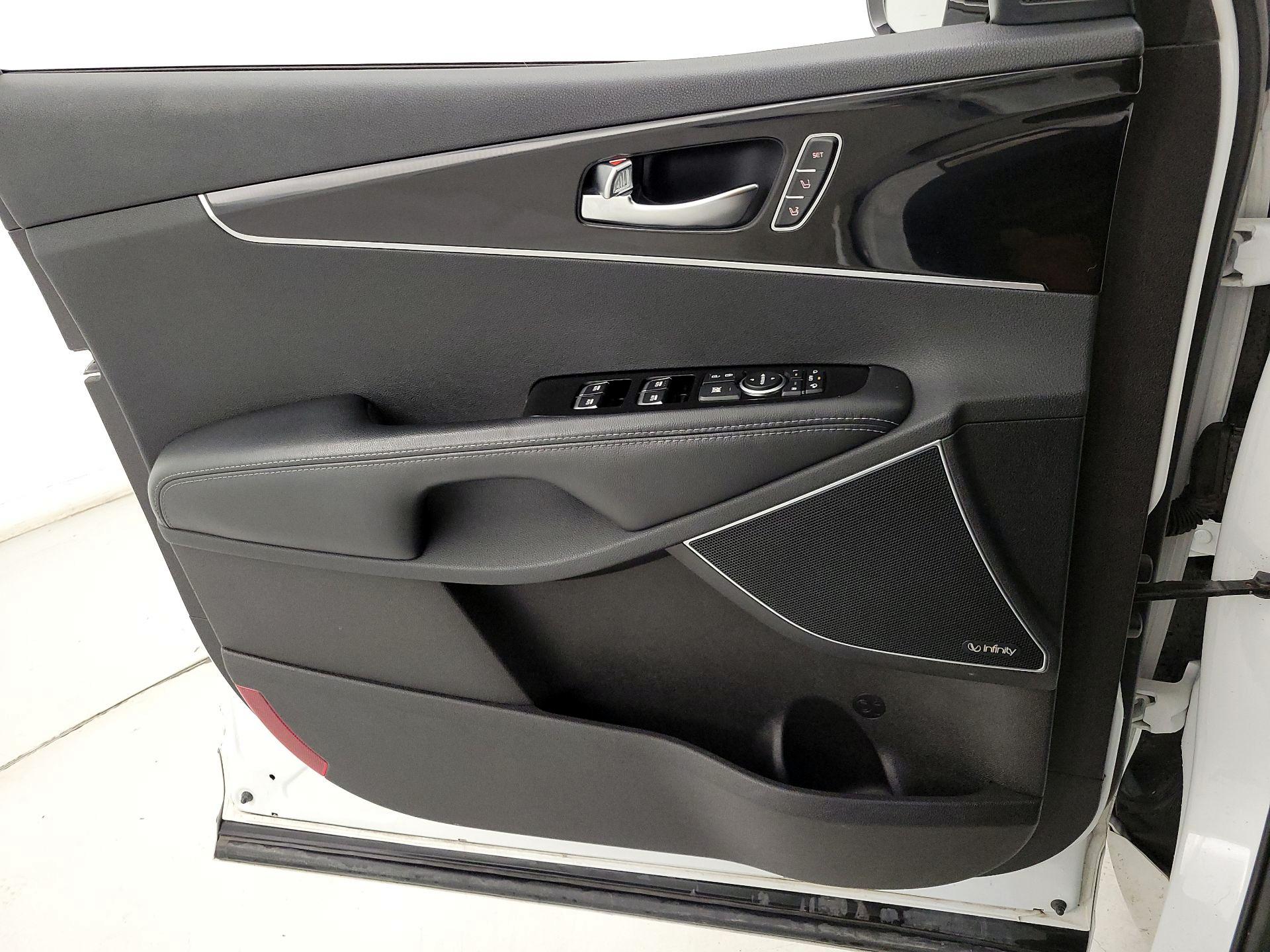 Thumbnail: 2016 Kia Sorento - 12