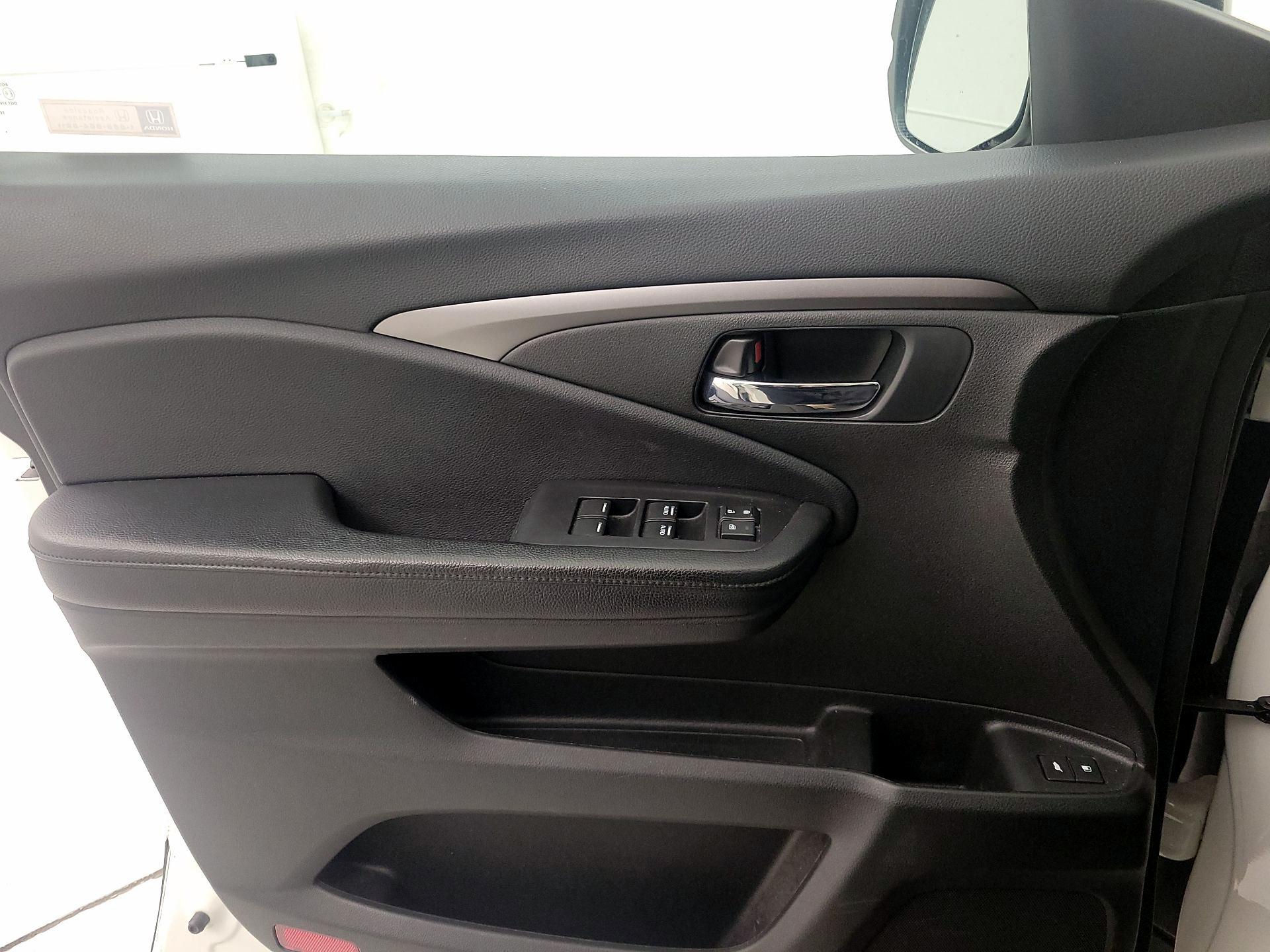 Thumbnail: 2018 Honda Pilot - 12