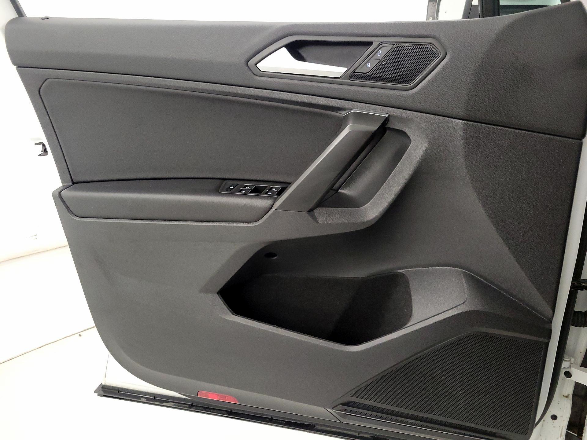 Thumbnail: 2021 Volkswagen Tiguan - 12