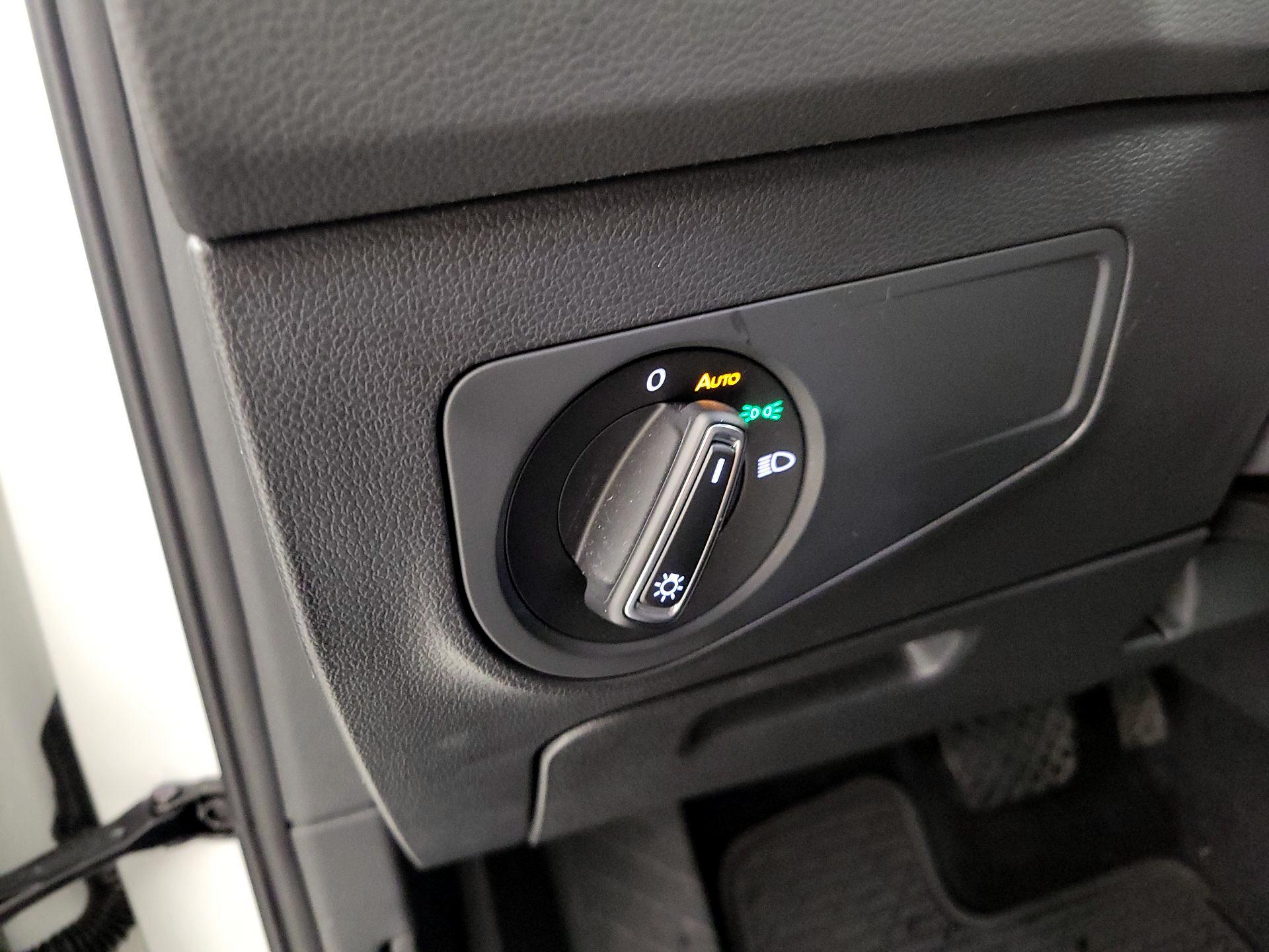 Thumbnail: 2021 Volkswagen Tiguan - 13