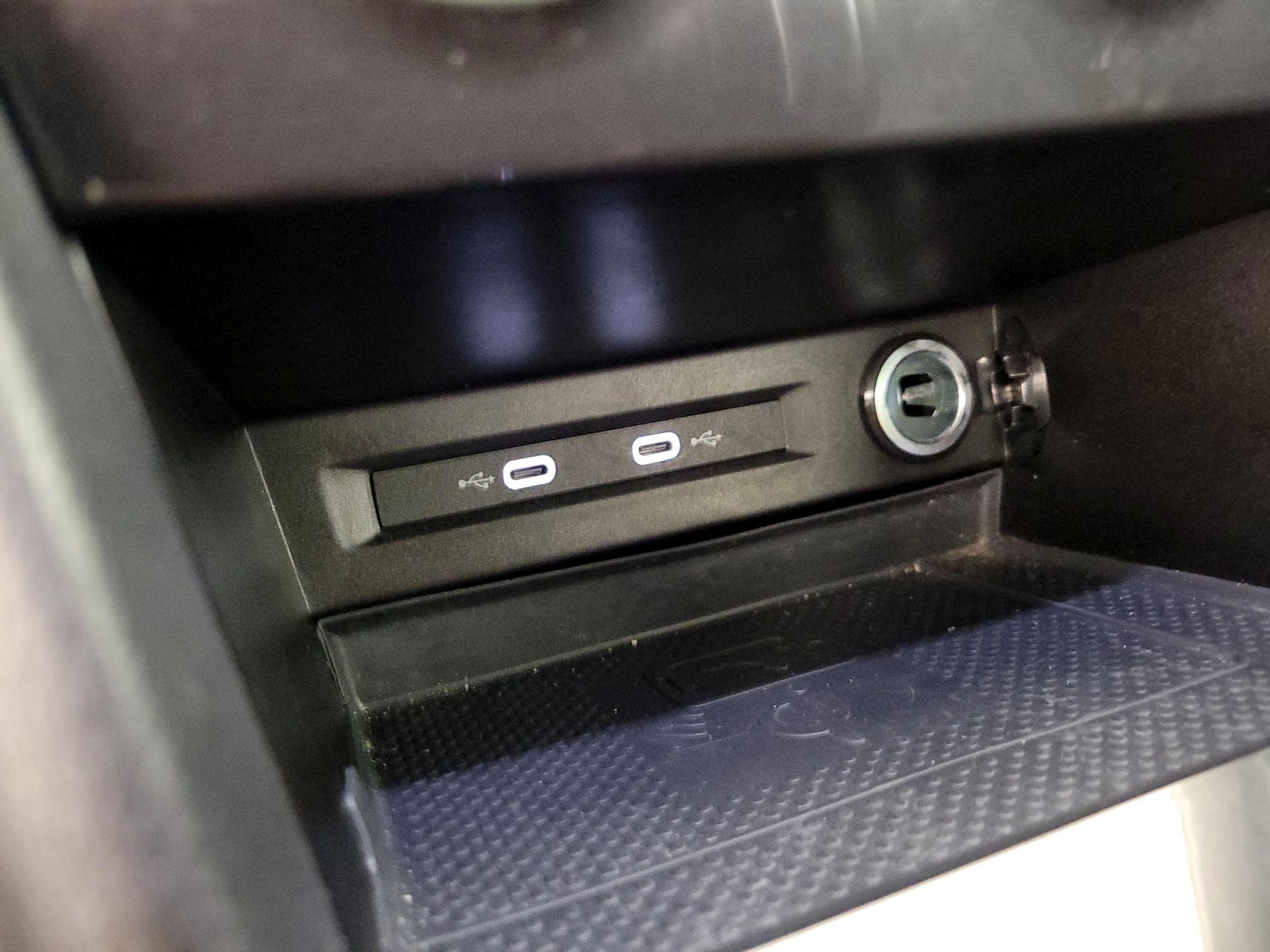 Thumbnail: 2021 Volkswagen Tiguan - 18