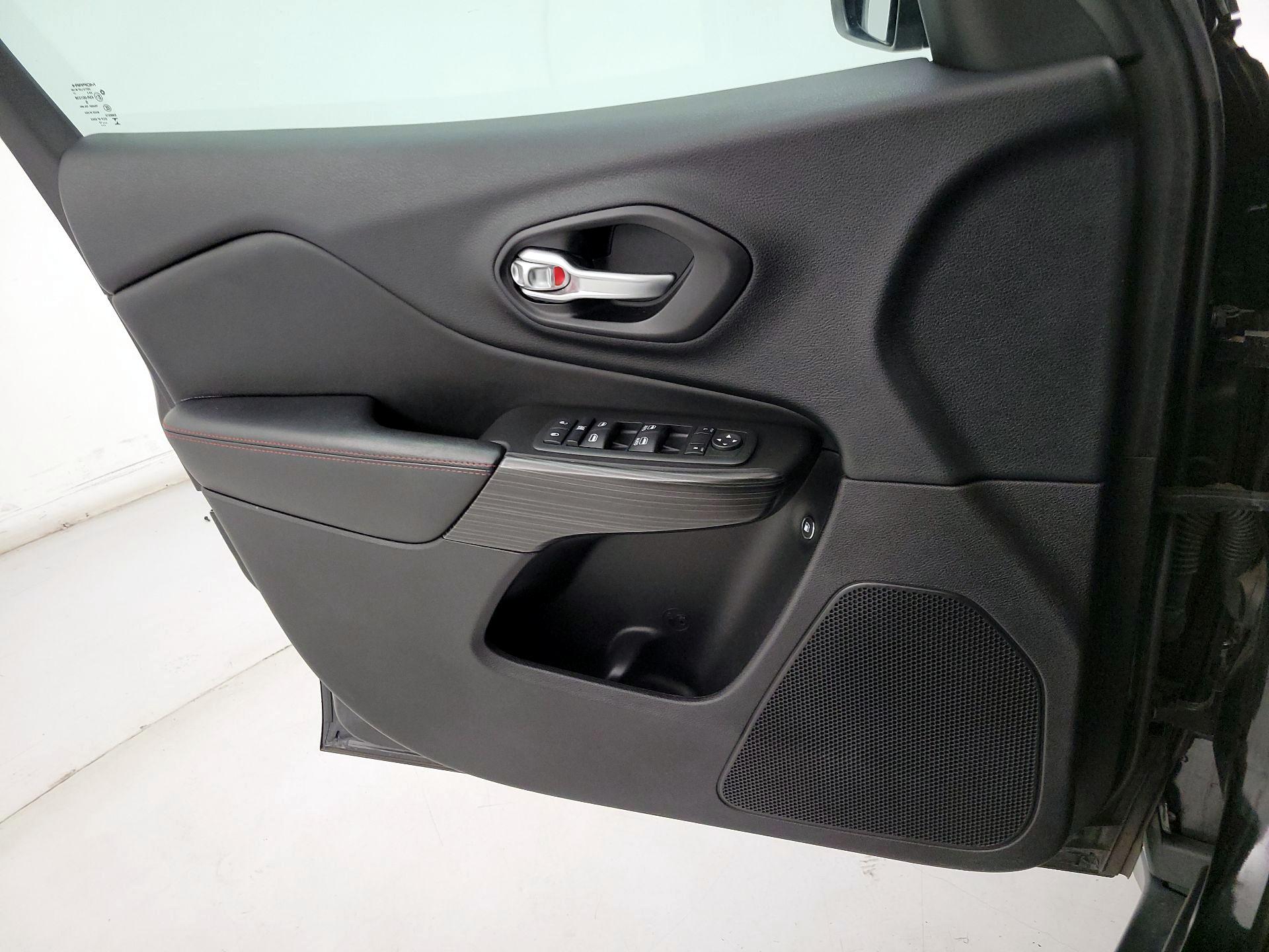 Thumbnail: 2014 Jeep Cherokee - 12