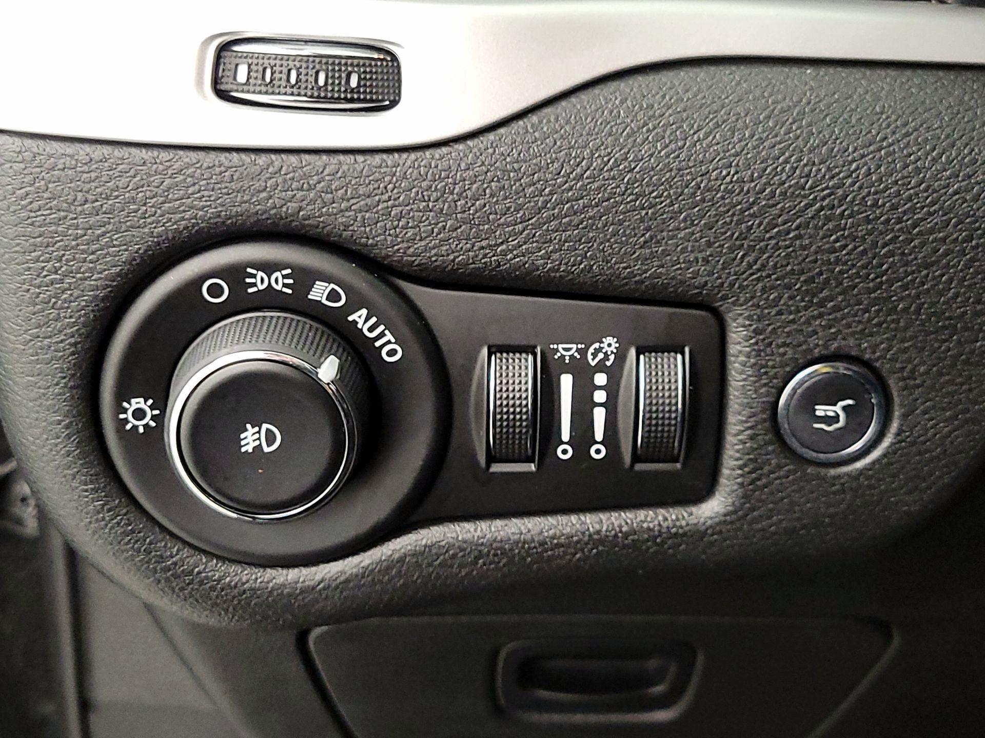 Thumbnail: 2014 Jeep Cherokee - 13