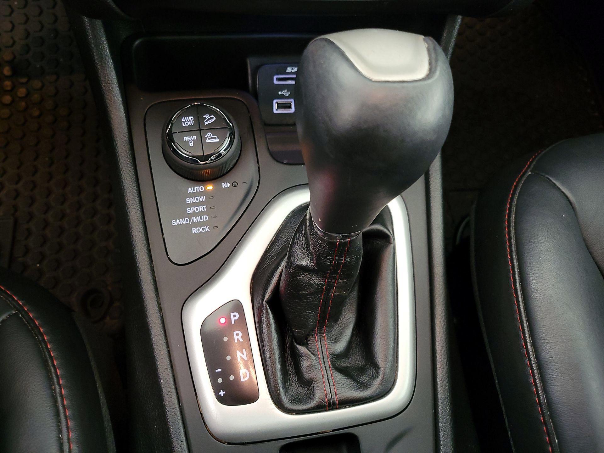 Thumbnail: 2014 Jeep Cherokee - 17