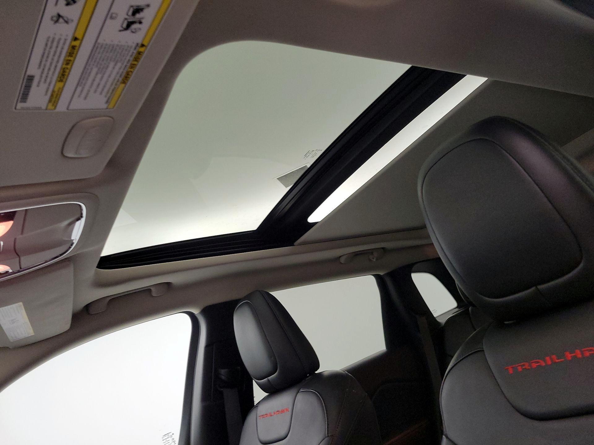 Thumbnail: 2014 Jeep Cherokee - 19