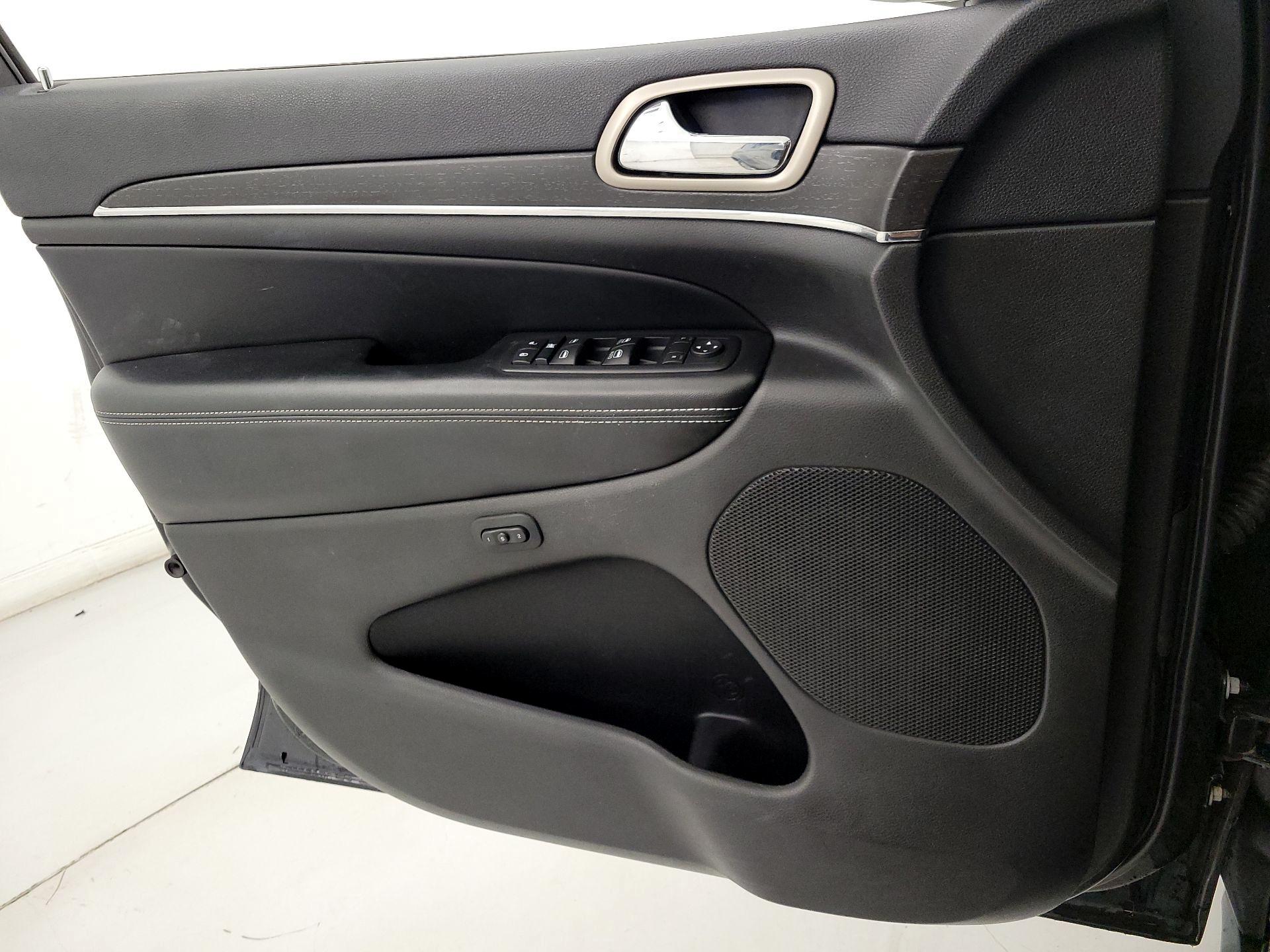 Thumbnail: 2015 Jeep Grand Cherokee - 12