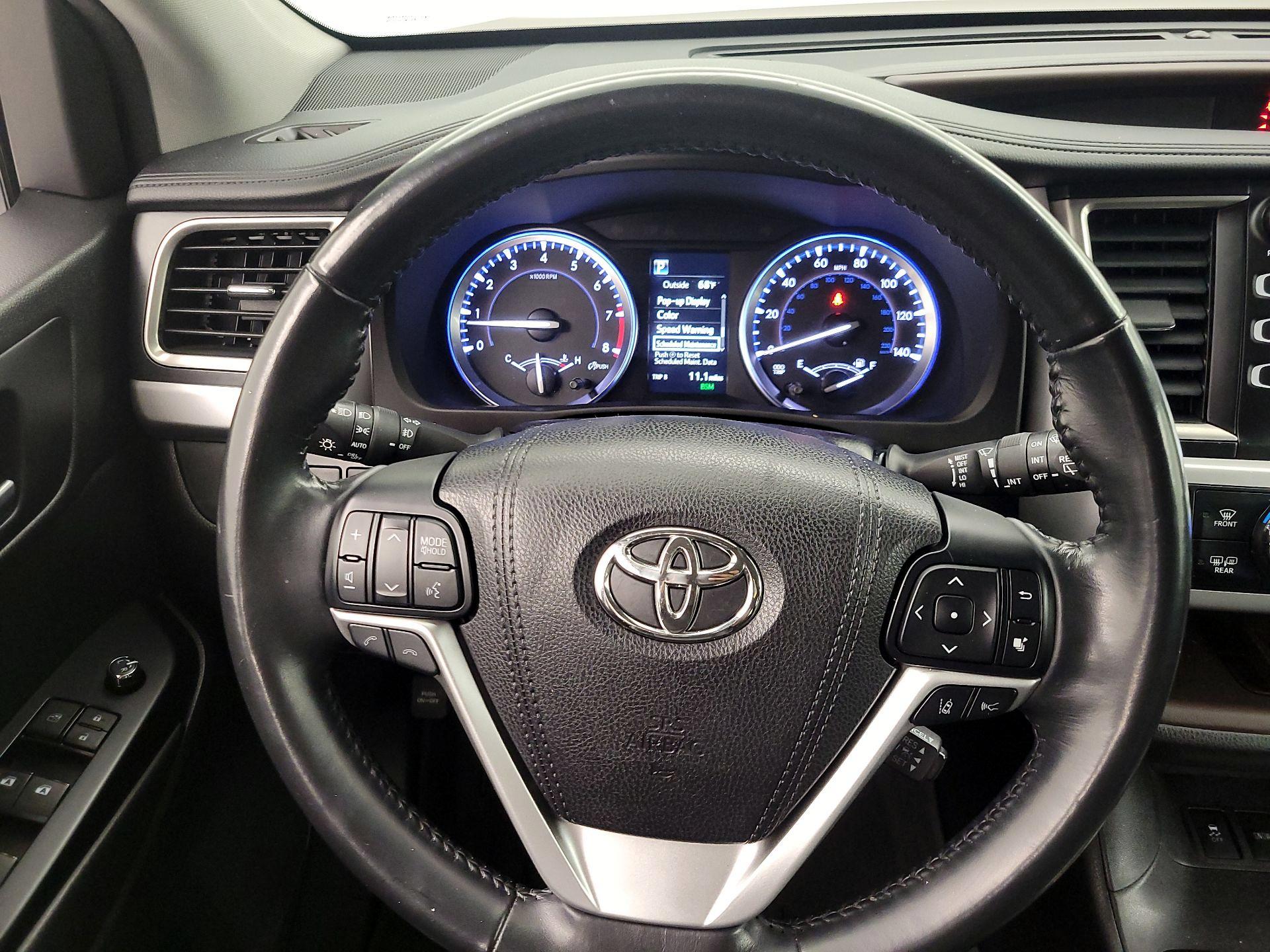 Thumbnail: 2017 Toyota Highlander - 10