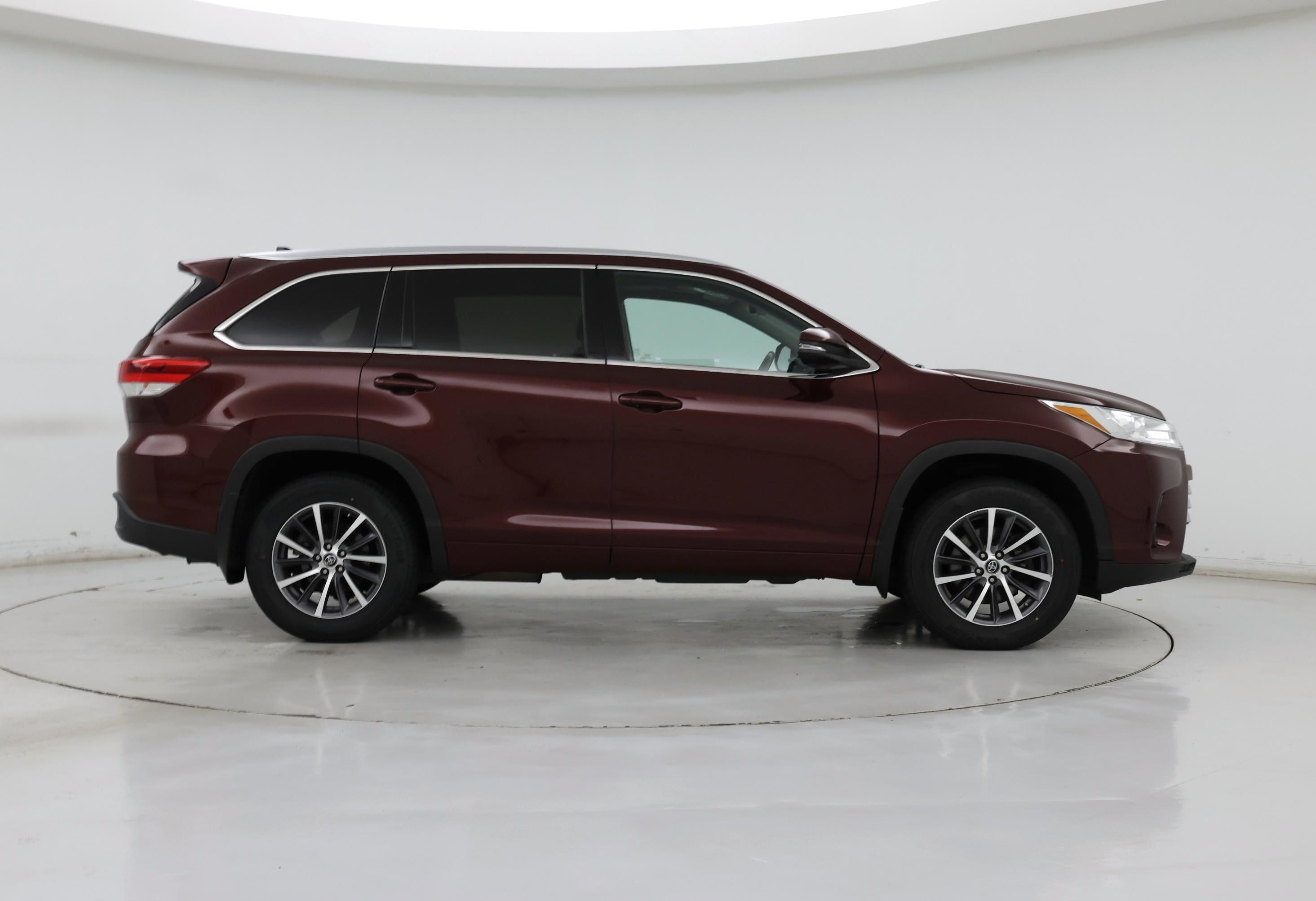 Thumbnail: 2017 Toyota Highlander - 7