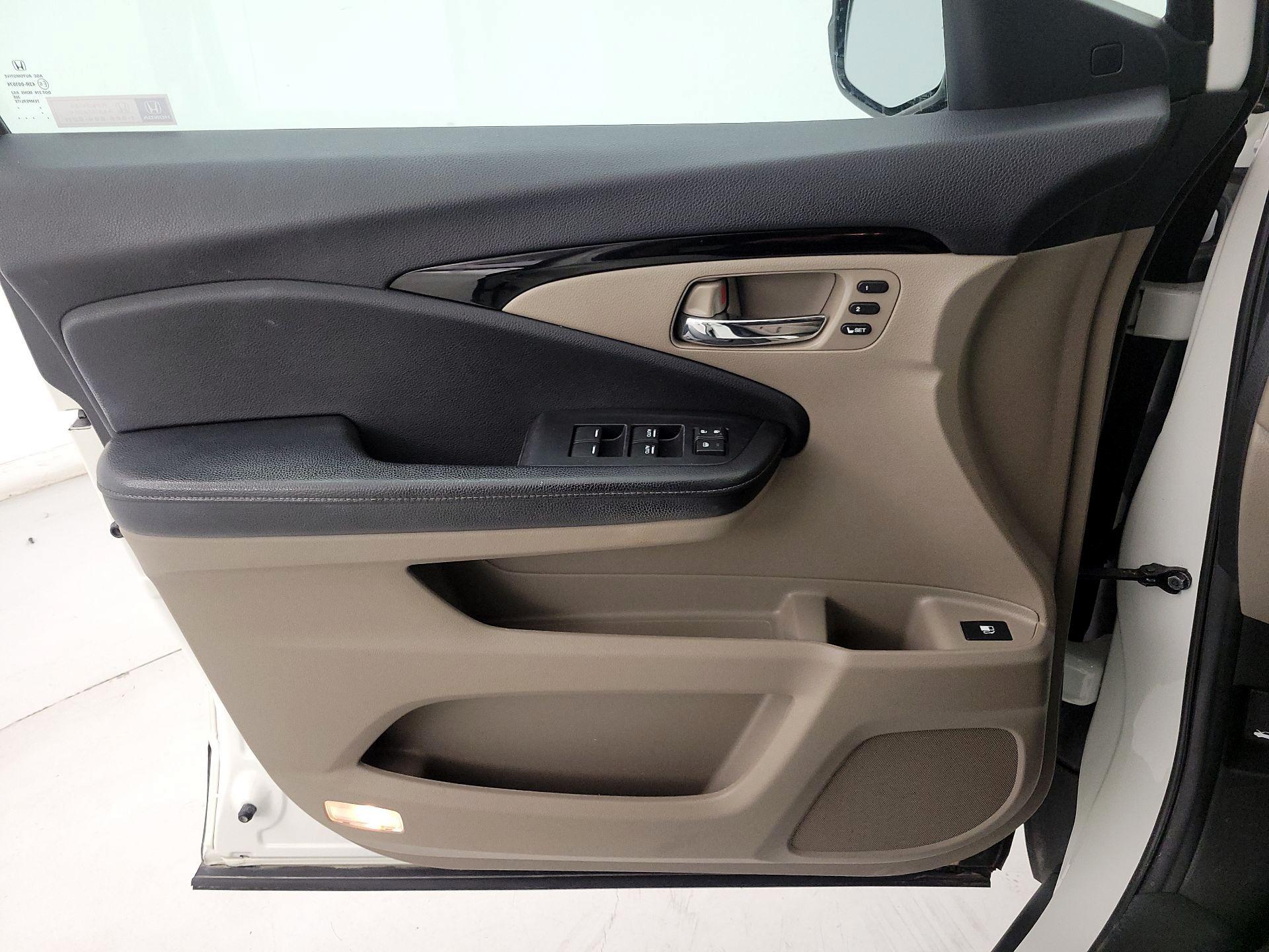 Thumbnail: 2019 Honda Ridgeline - 12